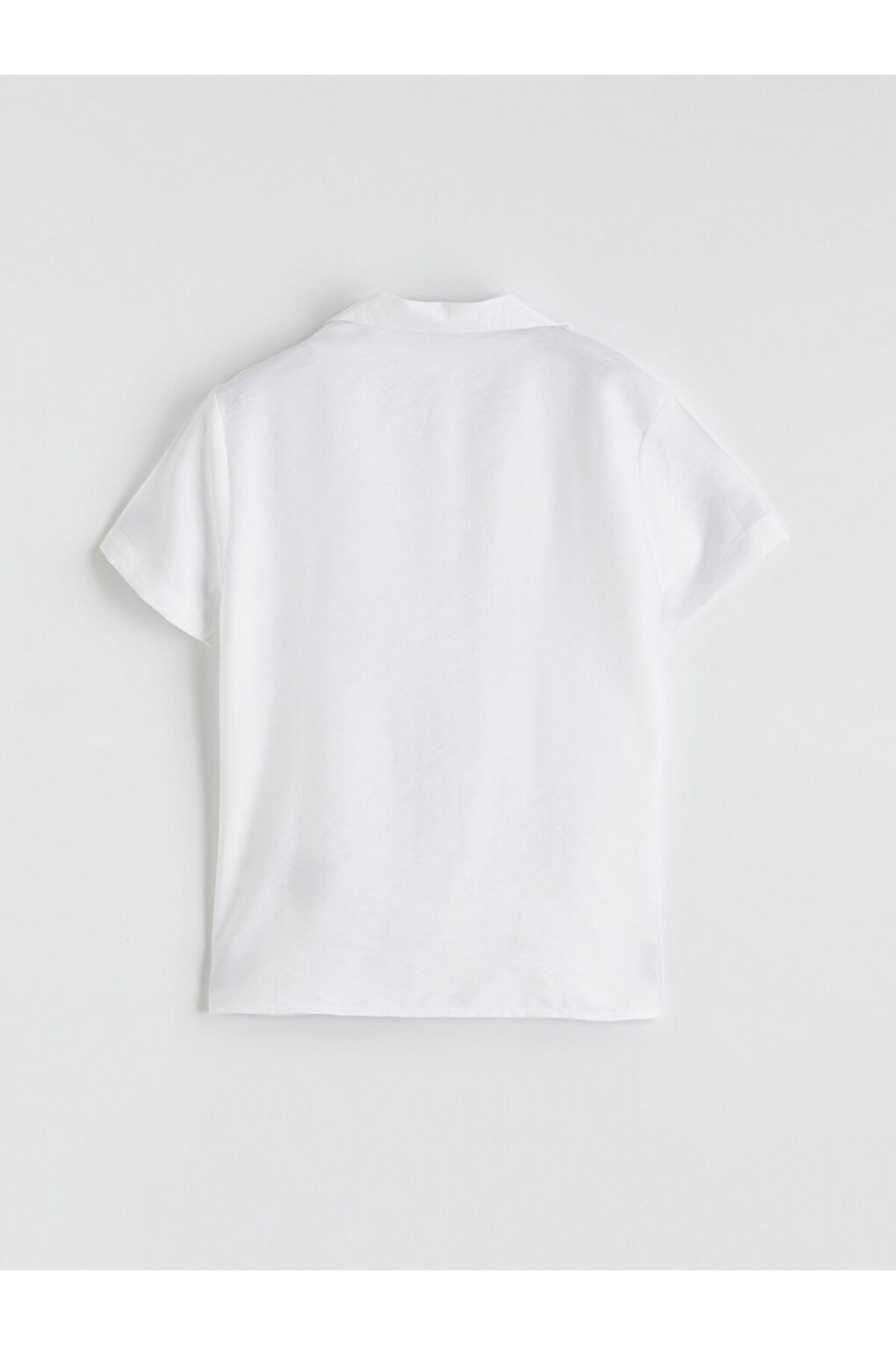 LC Waikiki Beyaz Regular Fit Erkek Çocuk Gömlek fotoğrafı 3 (önizleme)