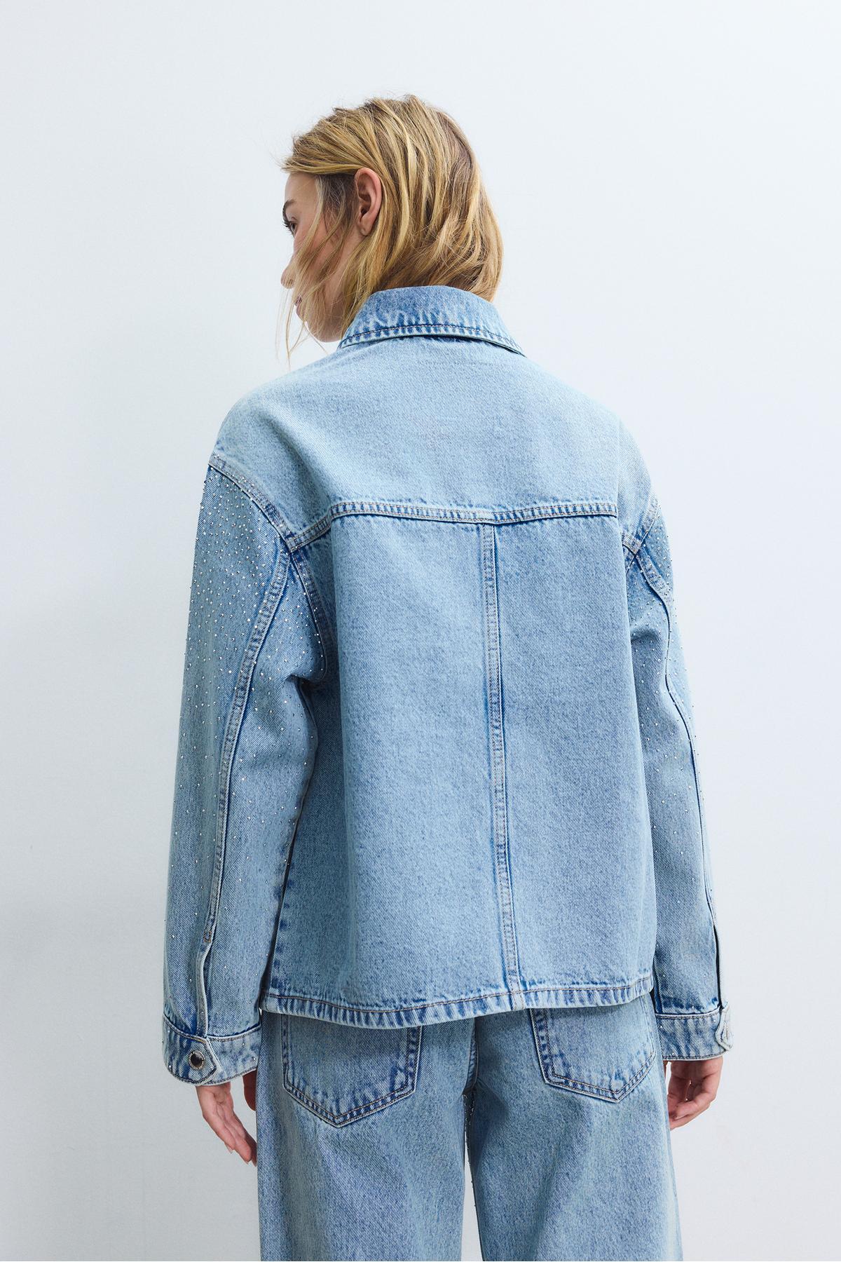 Stradivarius  DENIM JACKET WITH PATCH POCKETS AND RHINESTONES - Görsel 5