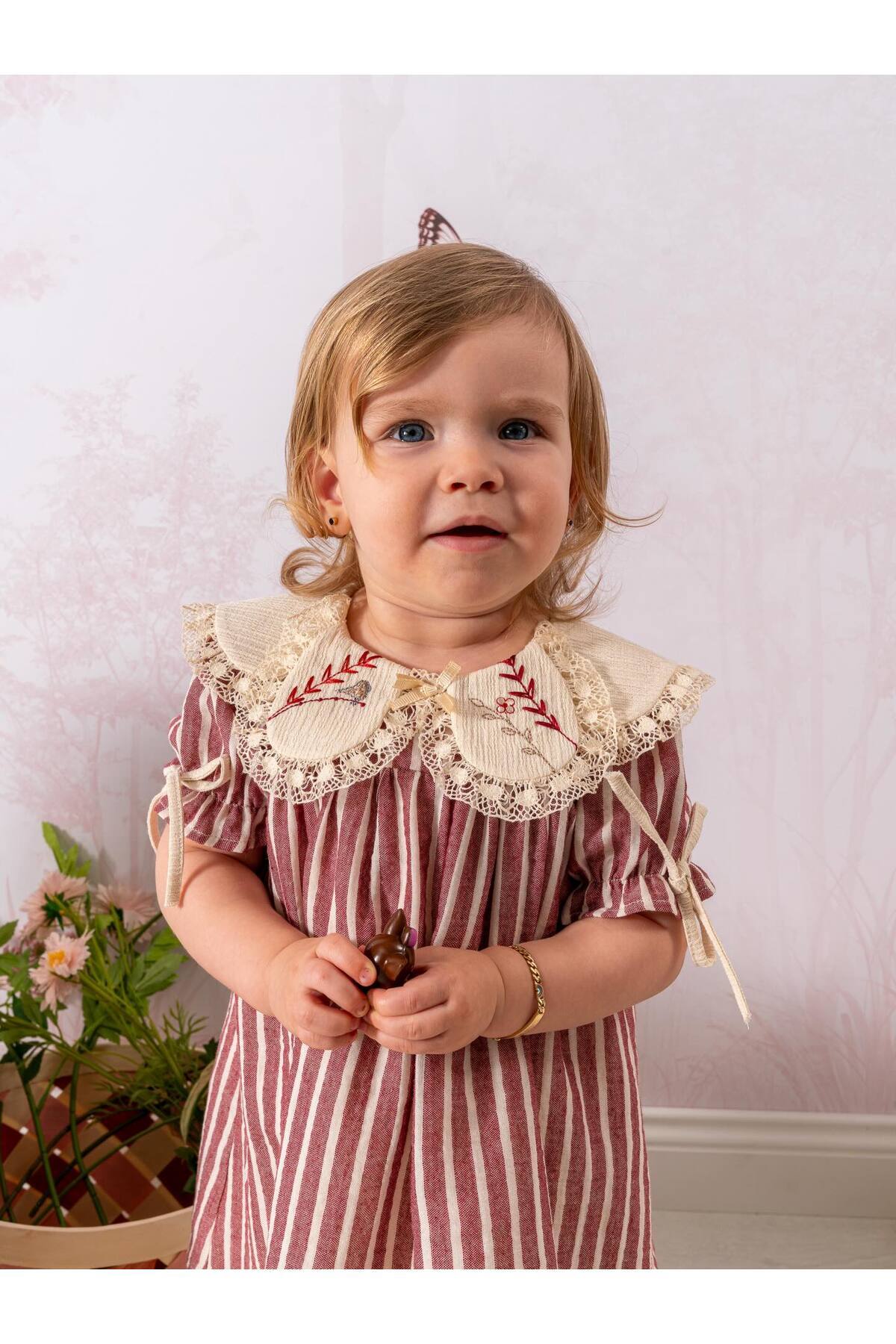 Momercy Kız Bebek Vintage Nakış Yakalı Fiyonklu Tokalı Elbise - Bordo Renk fotoğrafı 5 (önizleme)