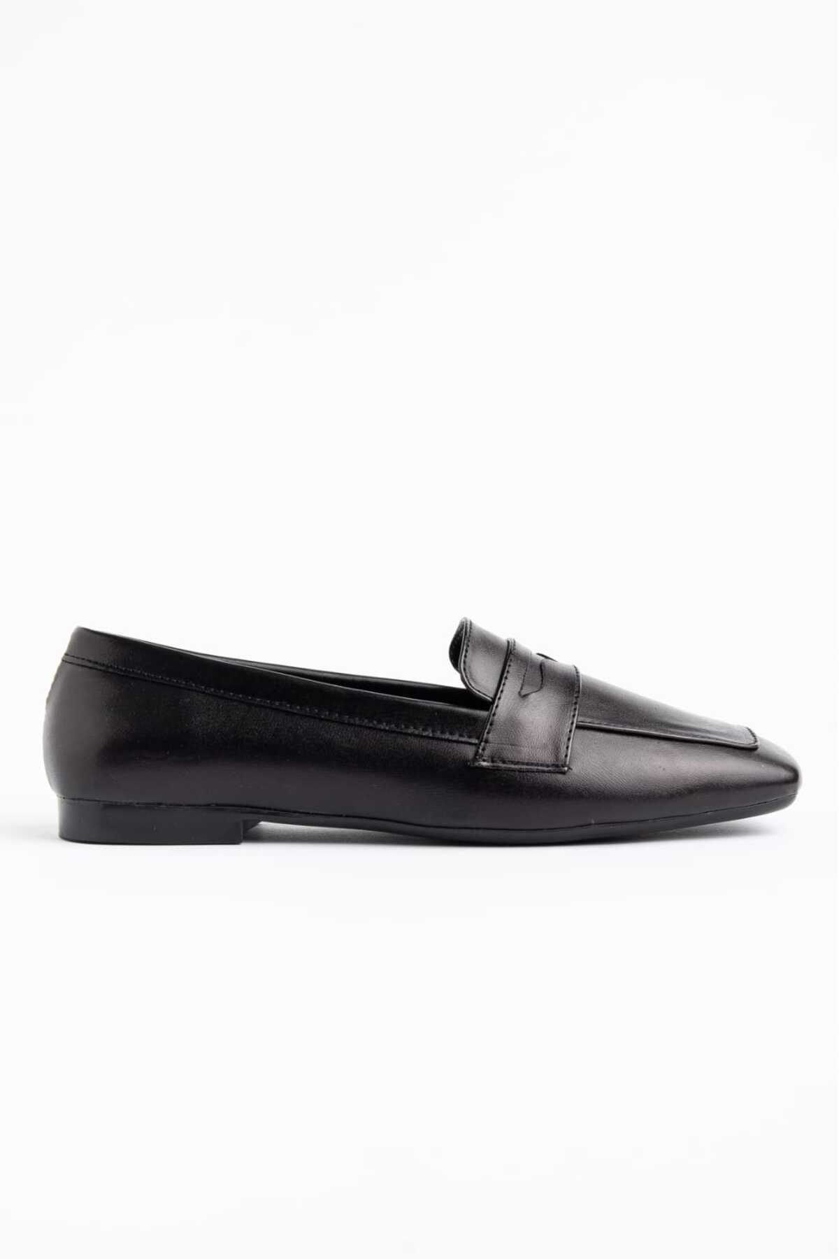 Zurrich Women's Black Flat Shoes