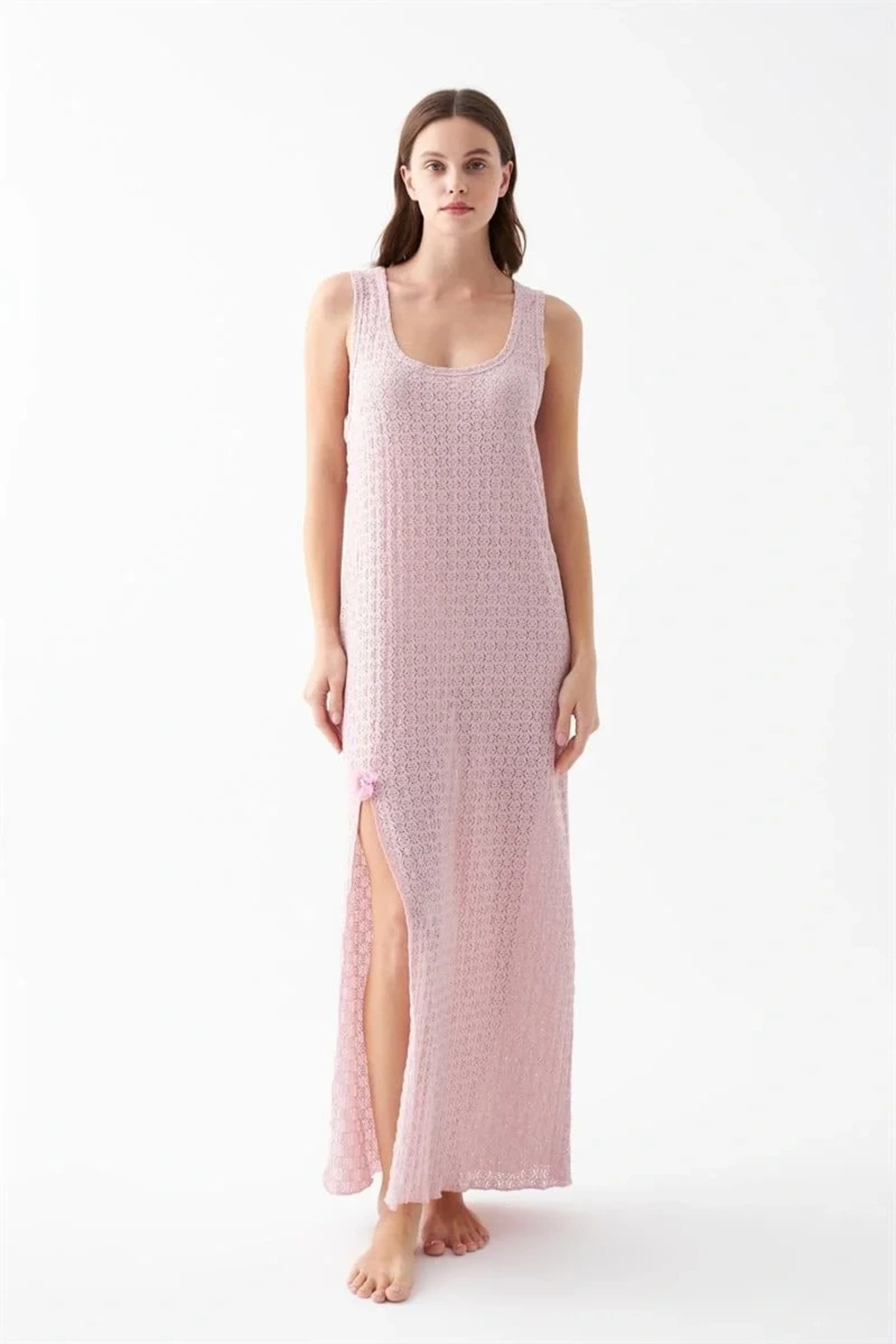 Beruflic Kadın Pembe Dantel Dokulu Yırtmaçlı Uzun Gecelik – Zarif ve Rahat Uyku Geceliği