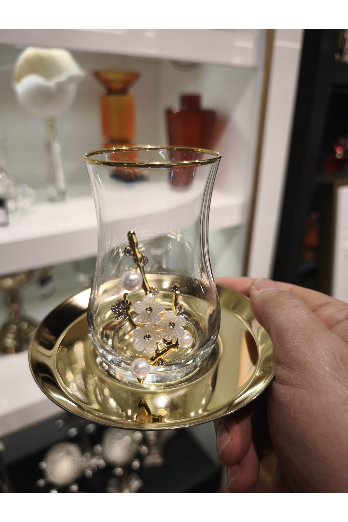 طقم شاي جديد مطلي بالذهب مع أطباق معدنية