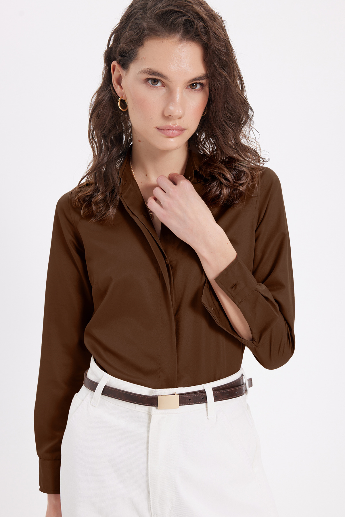Tudors  Kadın Slim Fit Dar Kesim Vucüda Oturan Uzun Kollu Gizli Düğme Detaylı Kahverengi Basic Gömlek - Görsel 8