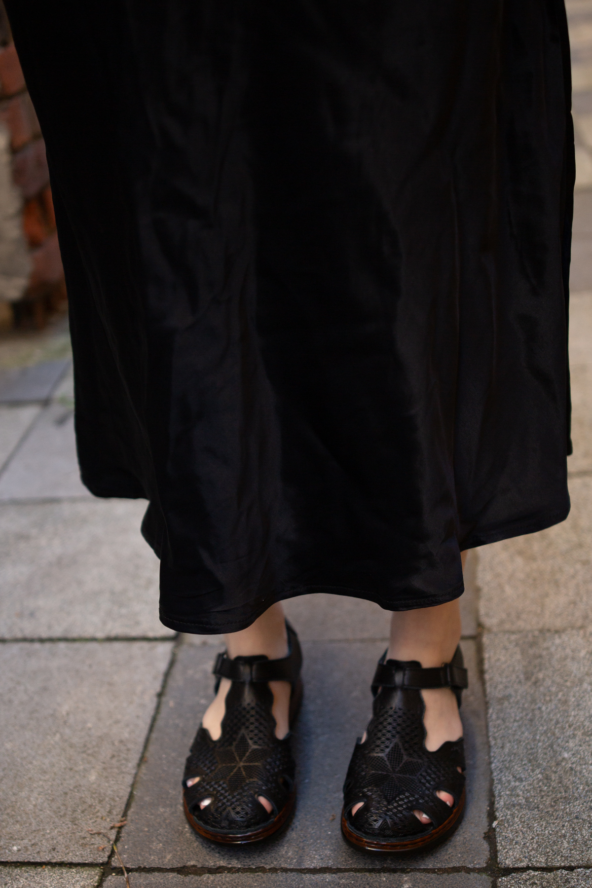 Mammamia  ERN-2360 Hakiki Deri Lazer Desenli Cırt Bant Detaylı Kadın Sandalet - Görsel 6