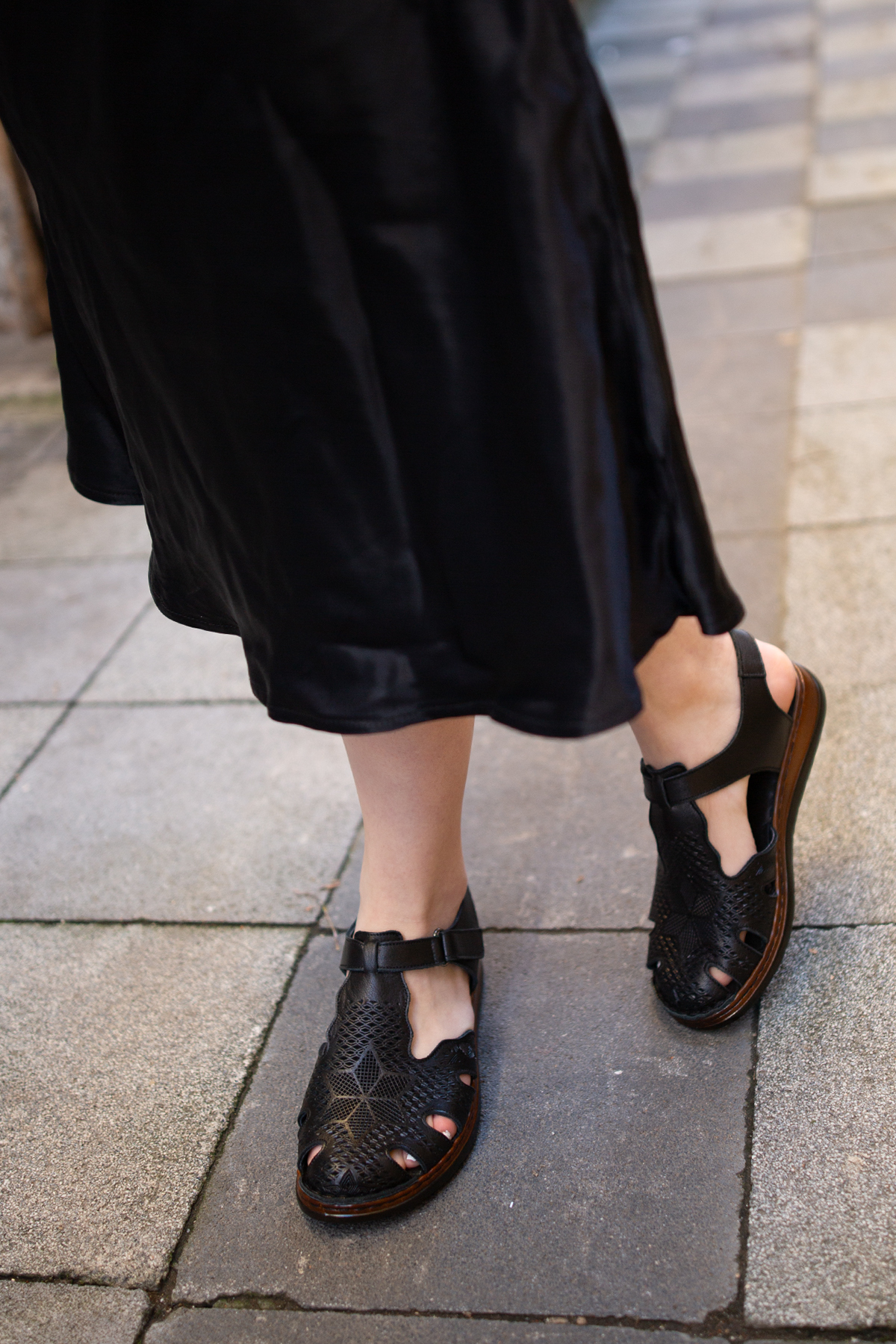 Mammamia  ERN-2360 Hakiki Deri Lazer Desenli Cırt Bant Detaylı Kadın Sandalet - Görsel 7