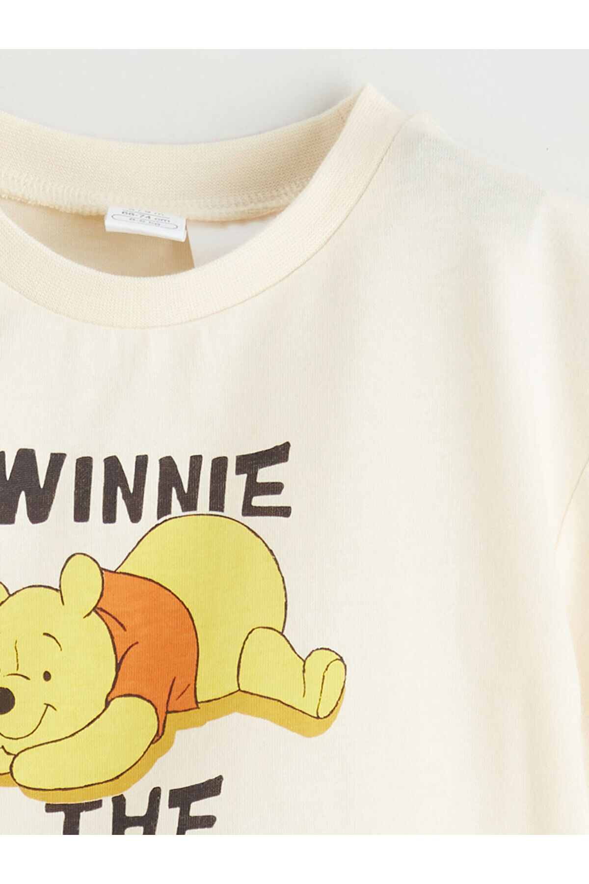 LC Waikiki Nevaa Collection Ekru Winnie The Pooh Baskılı Erkek Bebek Şort ve Tişört fotoğrafı 3 (önizleme)