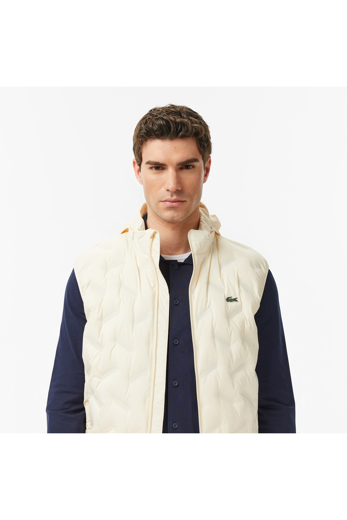 Lacoste Erkek Regular Fit Dik Yaka Kapitone Bej Yelek görsel 2