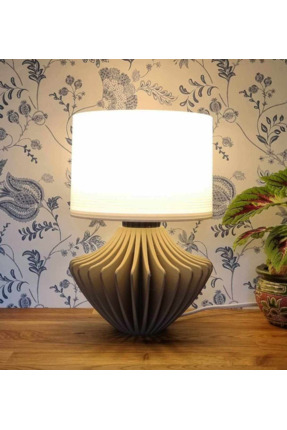 KS Pliseli Geometrik Masa Lambası – Modern Classic Seri