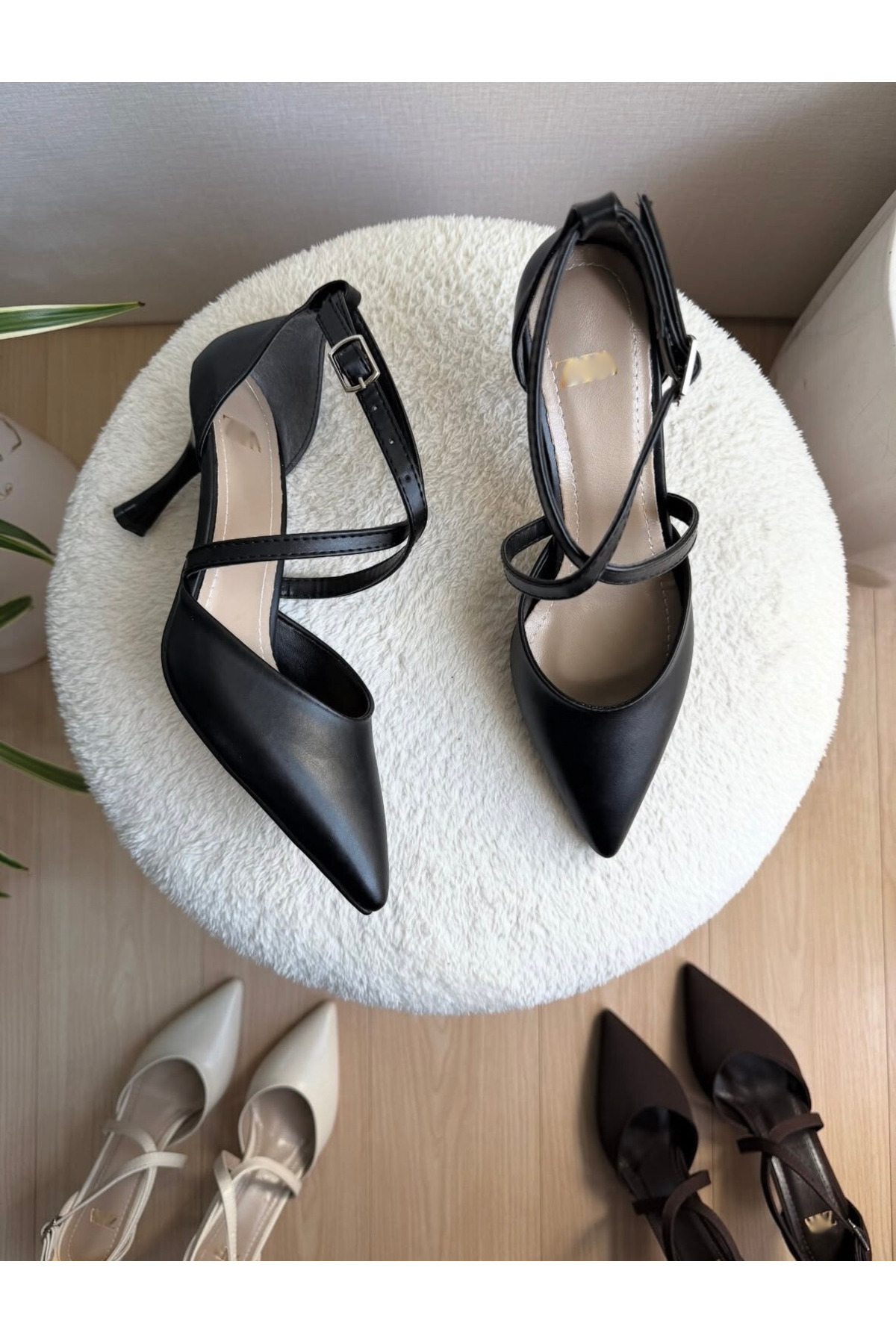 leopar by çetinay  Lorisse - Sivri Burun, Çapraz Bant Detaylı Klasik İnce Topuklu Ayakkabı / Stiletto