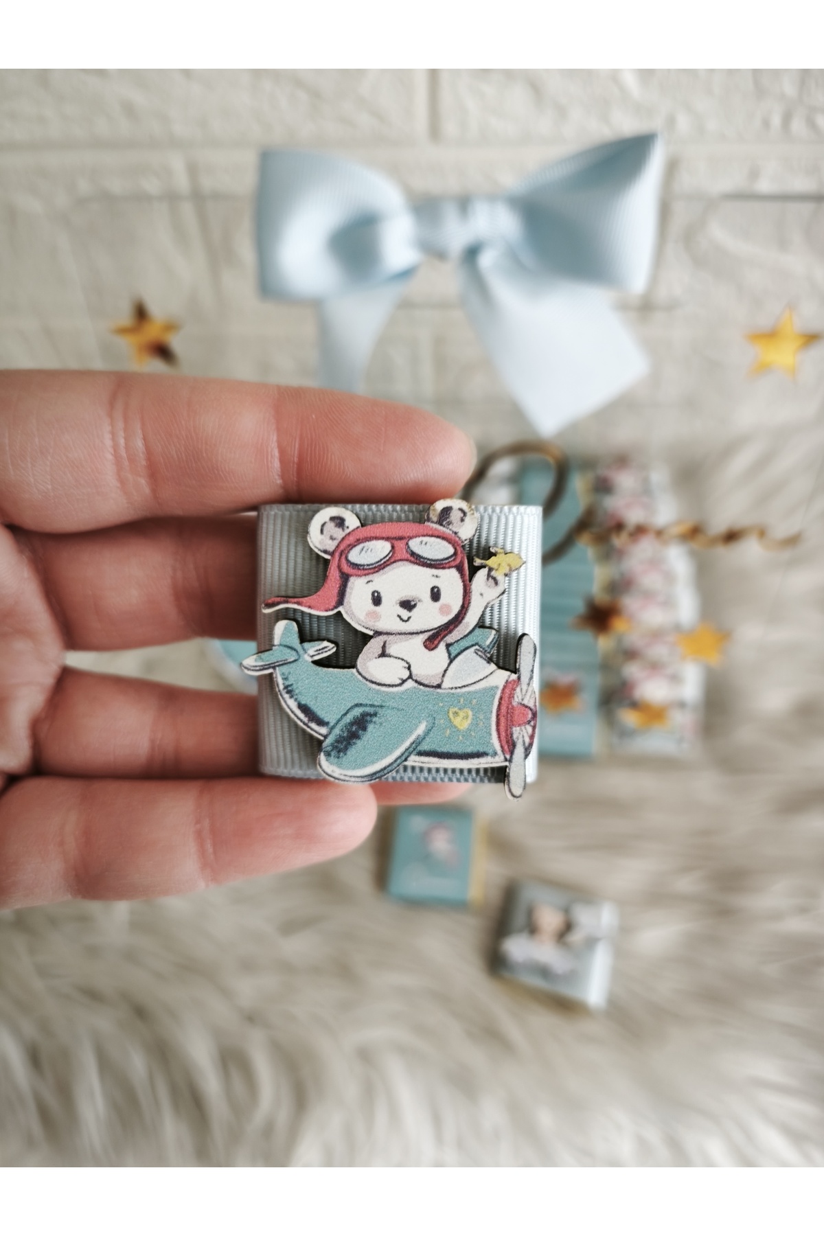 Doğrukan Hediyelik Pleksi çantada figürlü mavi konsept 50 li bolçi marka çikolata yenidoğan doğum günü mevlüt hediyelik fotoğrafı 3 (önizleme)