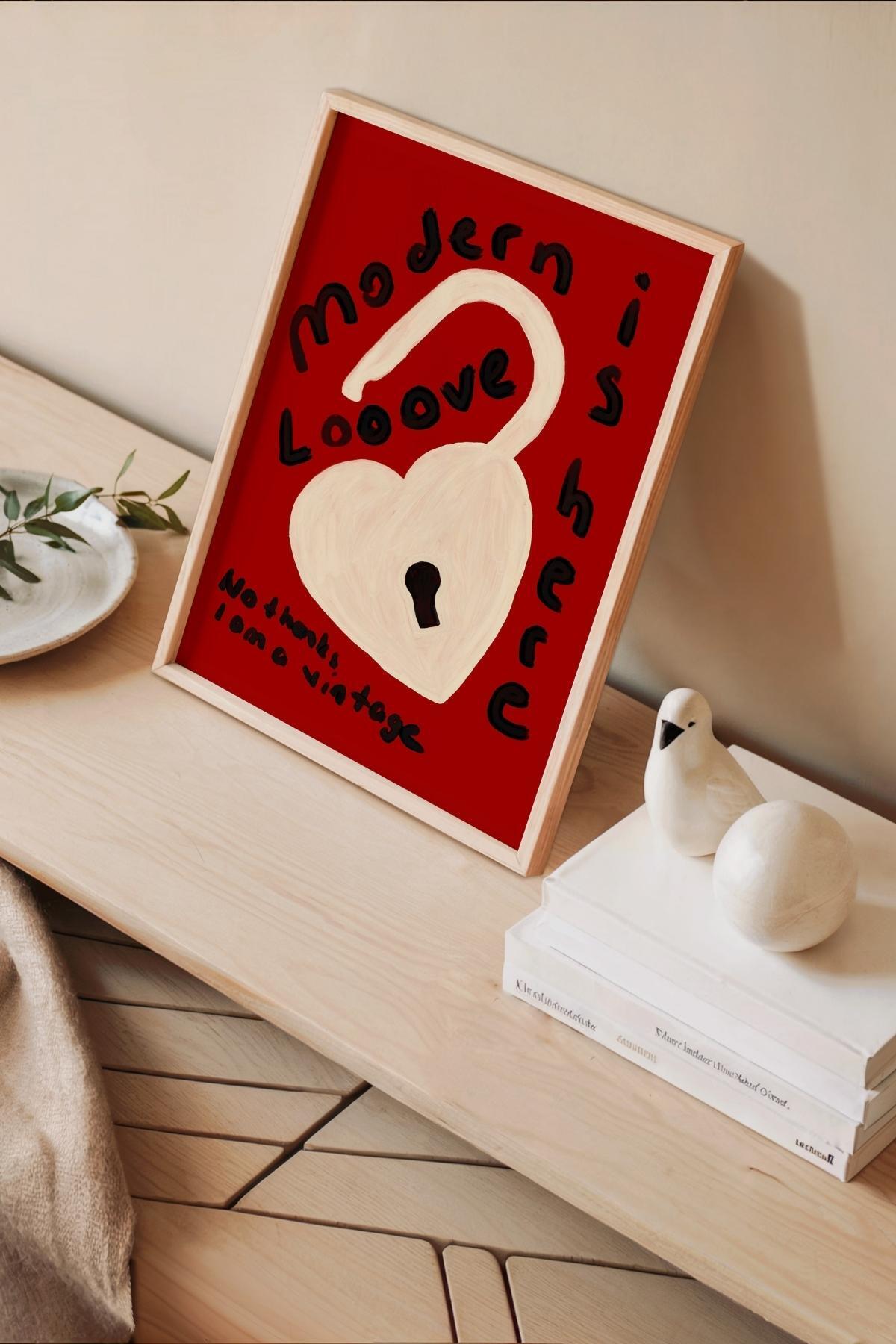 Kırmızı Kalp Poster Love Is Here Yazılı Romantik Duvar Dekoru Çerçevesiz