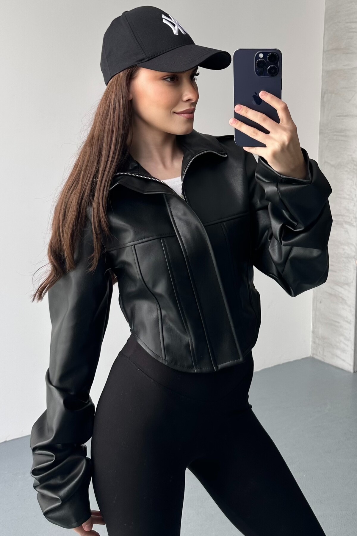 moda armanc  Kadın Crop Deri Ceket - Siyah Yeni Sezon Korse Detaylı - Görsel 4