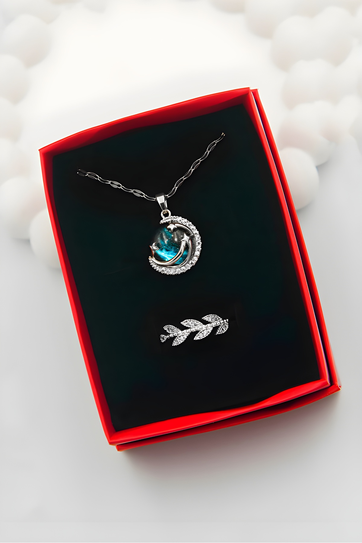 The Collection Gökyüzü Model Gümüş Kadın Gezegen Çelik Kolye ve Yaprak Gümüş Zirkon Yüzük