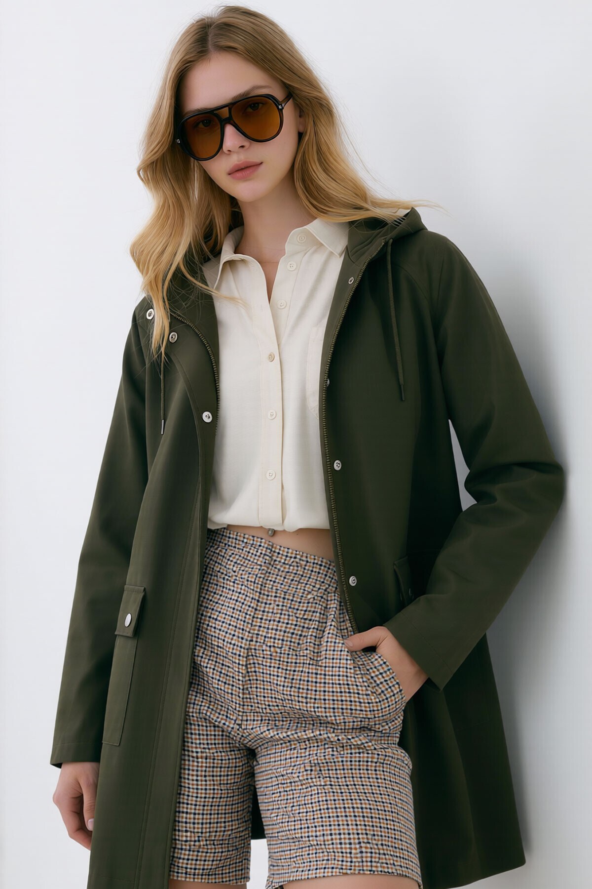 loia  Kadın Haki Kapüşonlu Fermuarlı Çift Cepli Yağmurluk Şık Ceket L26-BCHNV-261269 - Görsel 2