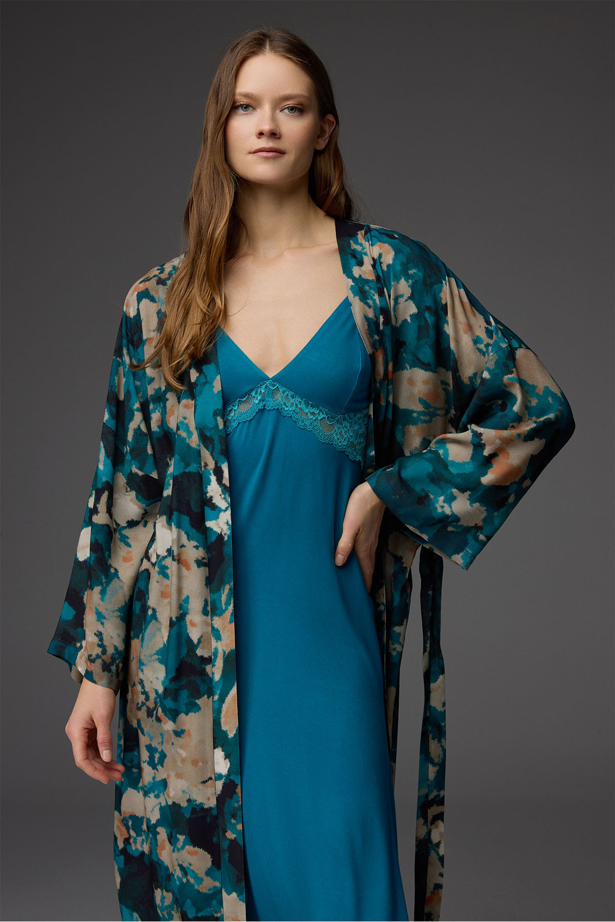 BONJOUR MADAME Viskon Desenli Sabahlık Dantelli Askılı Gecelik Takım BM-1847