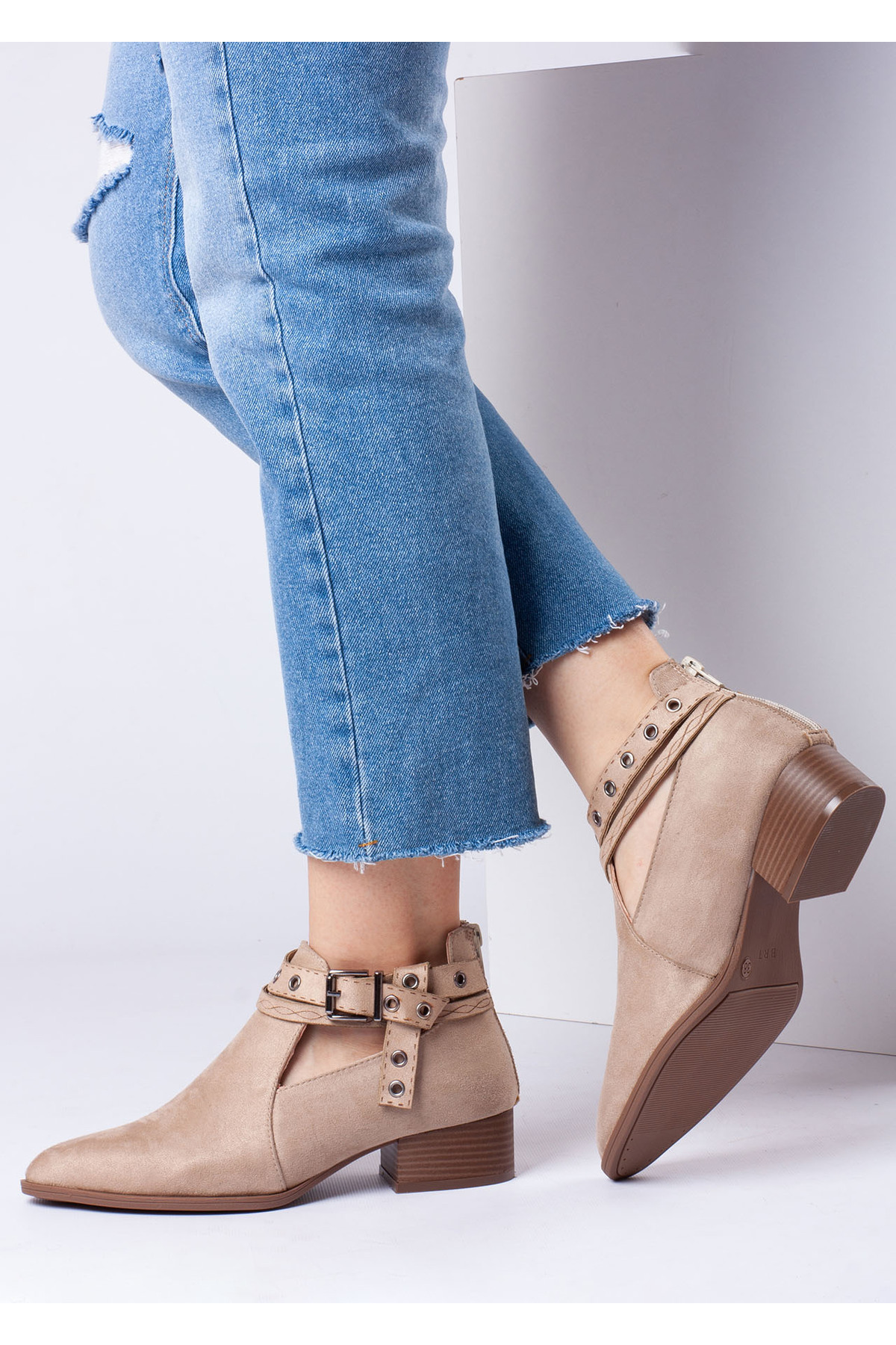 Defne Trend Store Vera Kadın Süet Ayakkabı Tokalı Bilekten Bantlı Arkadan Fermuarlı Günlük Rahat Kısa Topuklu Bot görsel 4