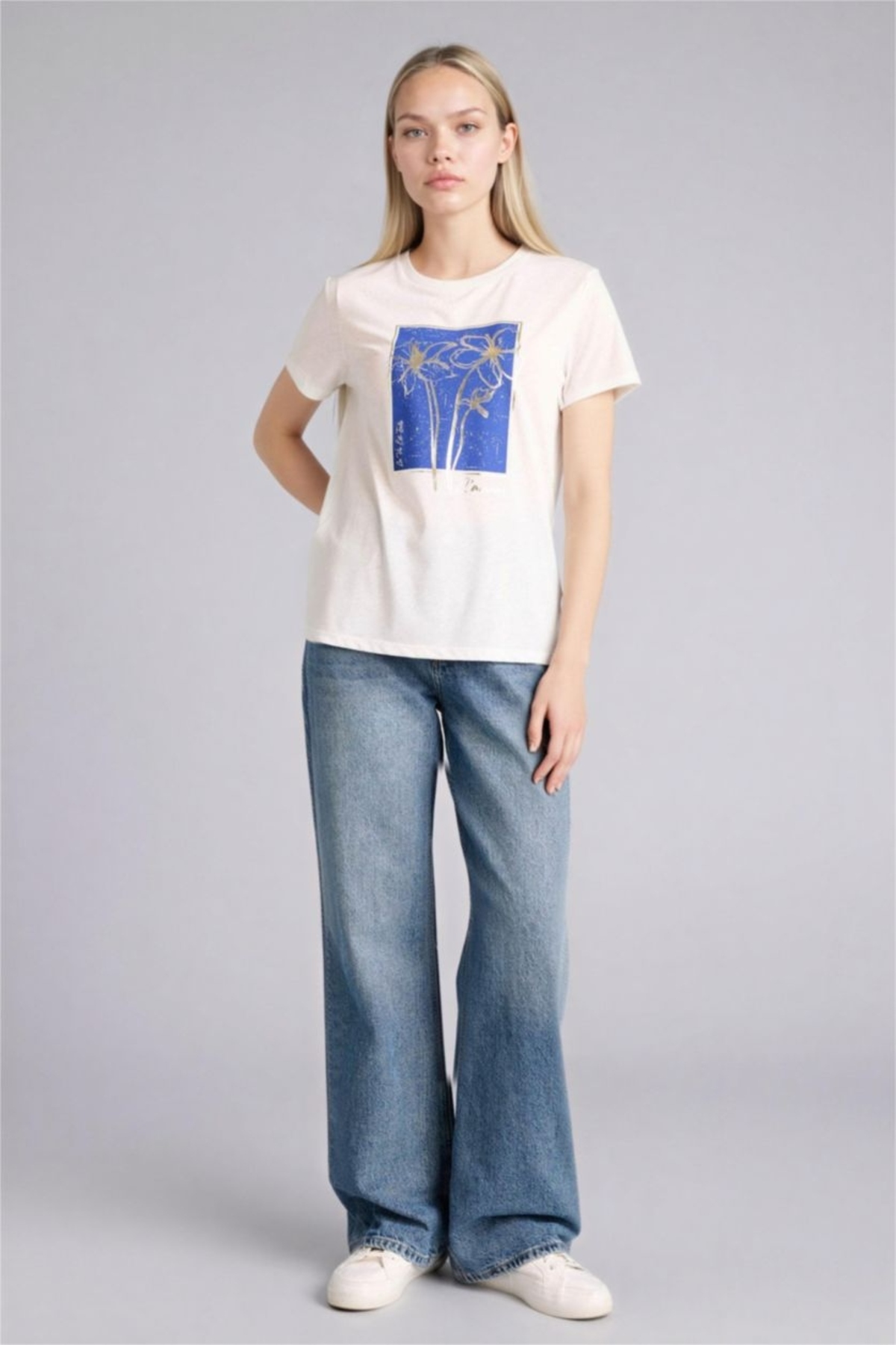 Defacto  Regular Fıt Bisiklet Yaka Çiçekli Kısa Kollu Tişört H1394AX26SM - Görsel 3