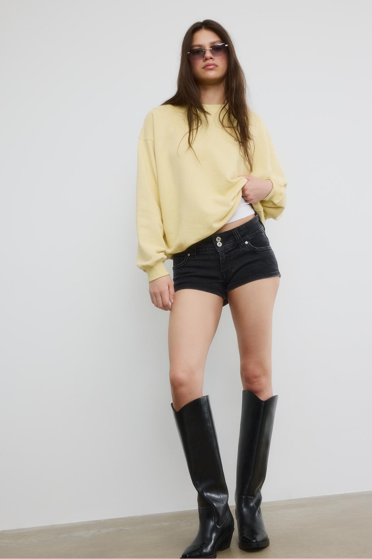 Stradivarius  Uzun kollu bisiklet yaka metin sweatshirt - Görsel 2