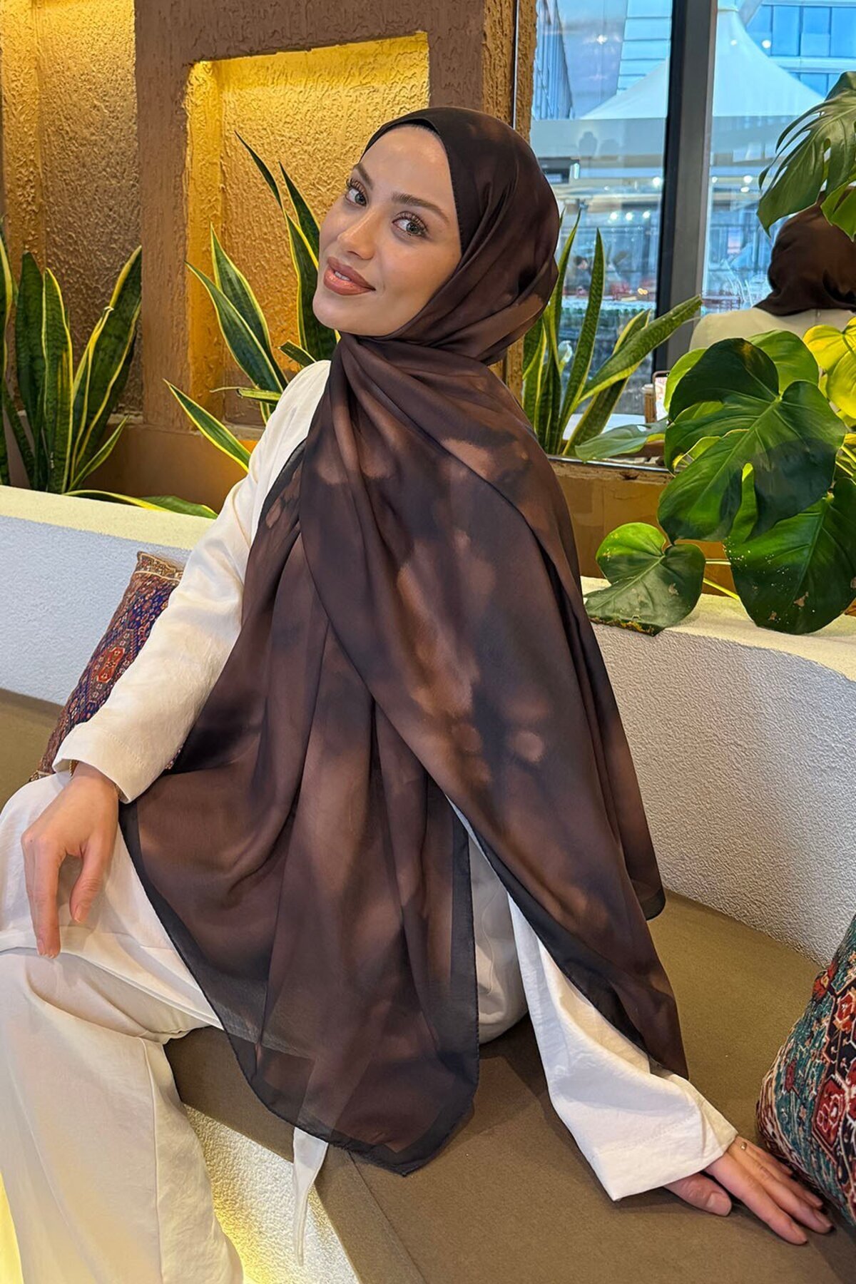 lamelif Batik Desen Soft Şal Kahverengi görsel 2