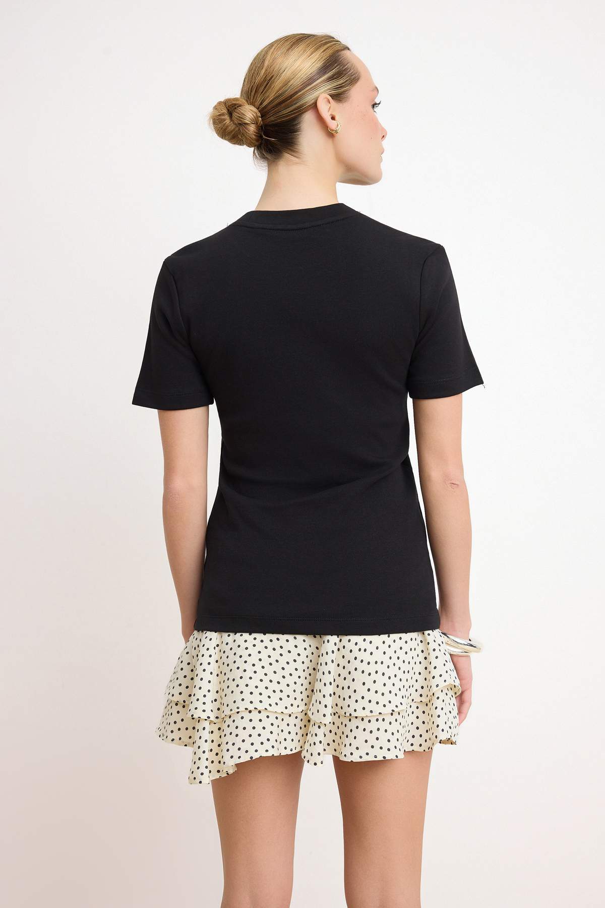 Trendyolmilla  Siyah Fitted/Vücuda Oturan Kısa Kollu Pamuk Ribana Örme T-Shirt TWOSS26TS00080 - Görsel 4