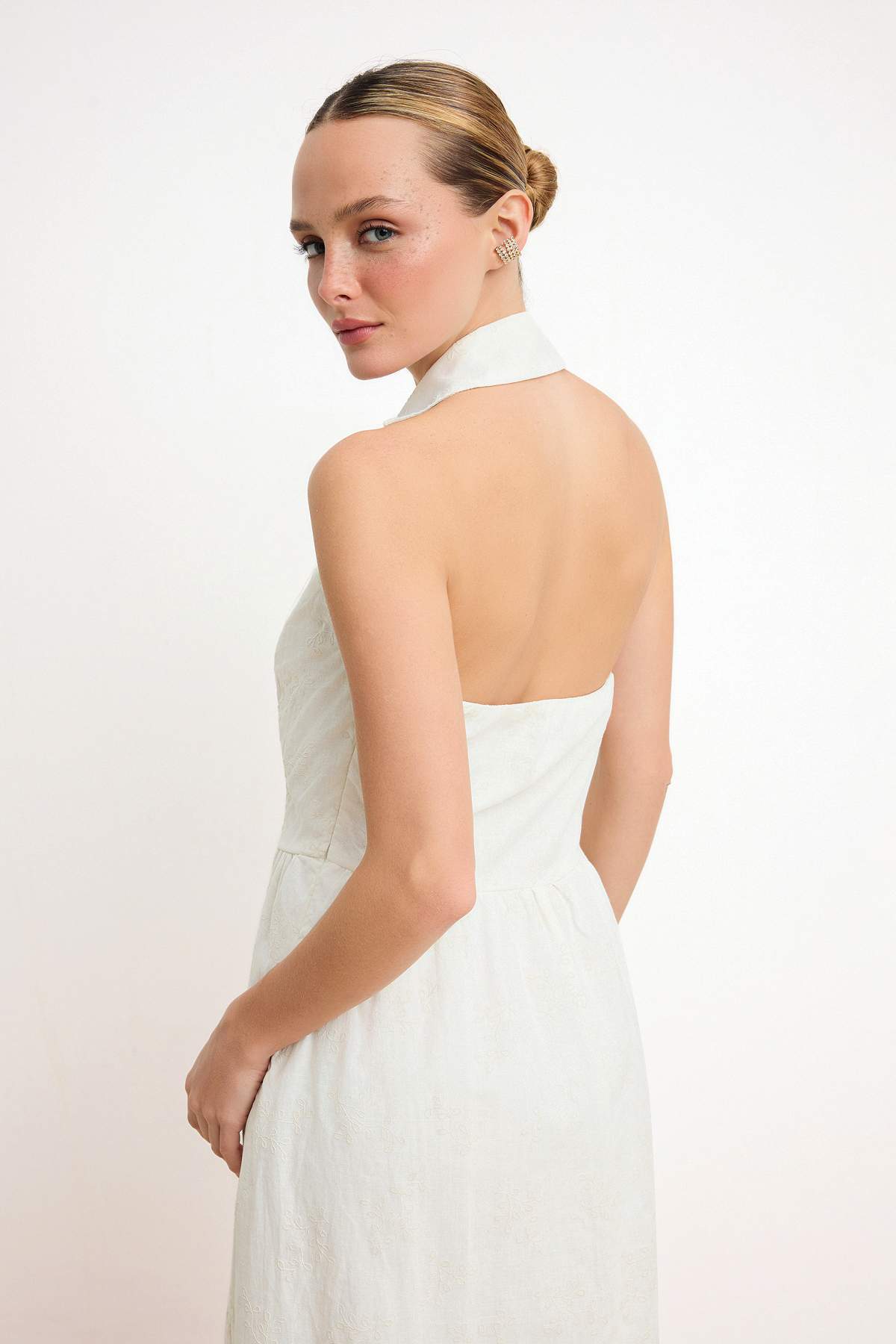 Trendyolmilla  Beyaz Kumaş Özellikli Midi Dokuma Elbise TWOSS26EL00224 - Görsel 5