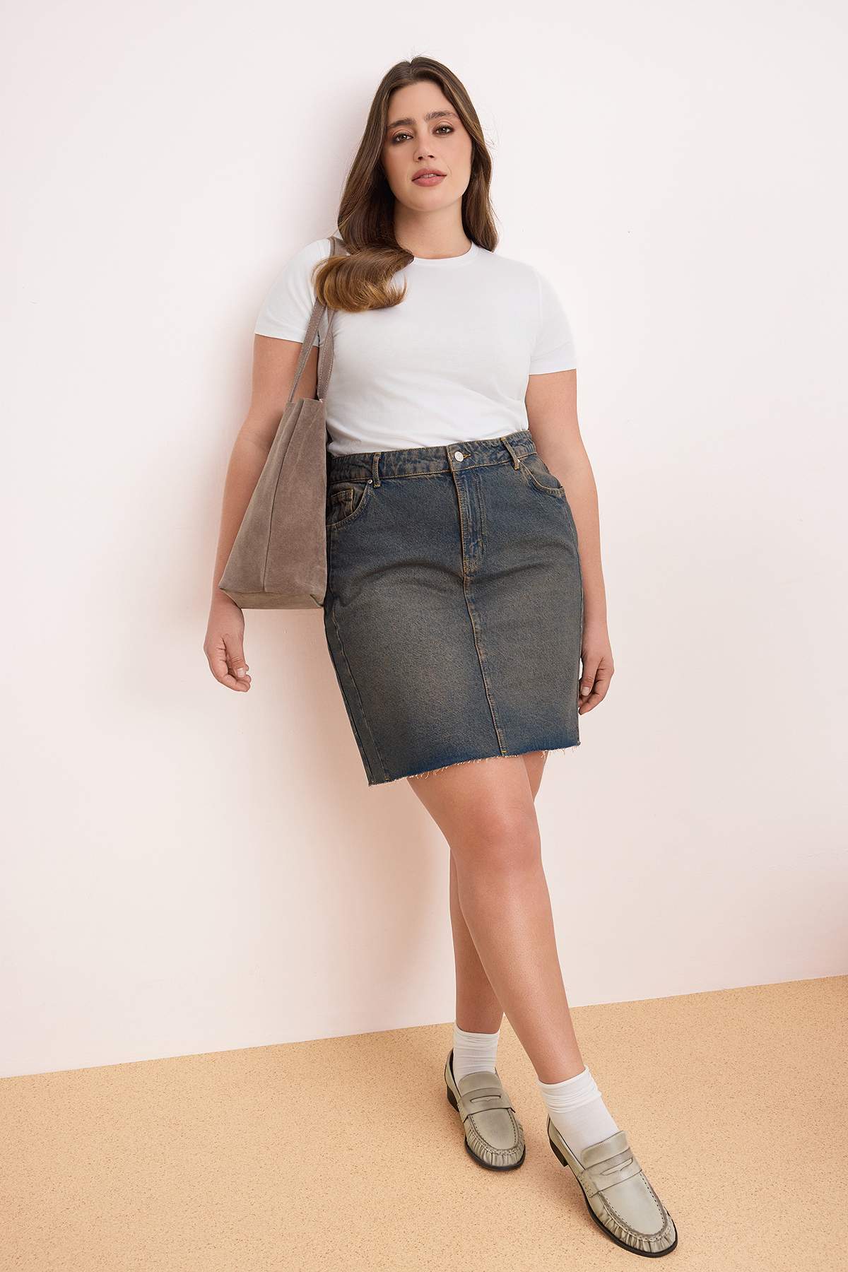 Trendyolmilla  Mavi Soluk Efekt Vintage Yüksek Bel Mini %100 Pamuk Non-Stretch Denim Etek TBBSS26AZ00019