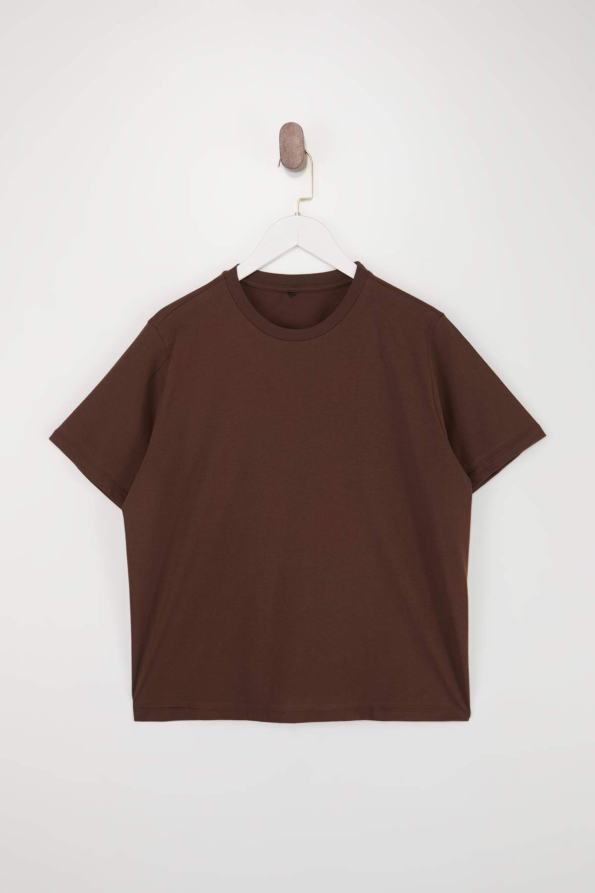 Trendyolmilla Curve Kahverengi Regular Fit Crop Büyük Beden T-shirt TBBSS25BF00061