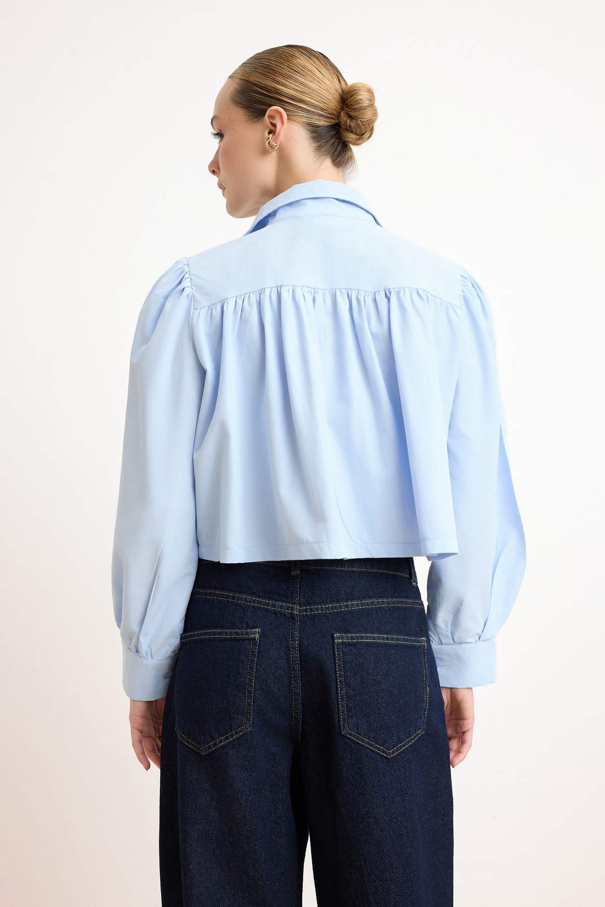 Trendyolmilla  Mavi Büzgülü Kısa/Crop Kesim Gömlek TWOSS26GO00137 - Görsel 4