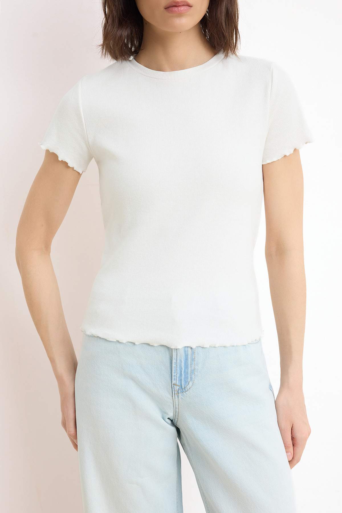 Trendyolmilla  Wardrobe Essentials-Siyah-Ekru 2'li Paket Fitted/Vücuda Oturan Esnek Örme T-Shirt TWOSS26TS00154 - Görsel 10