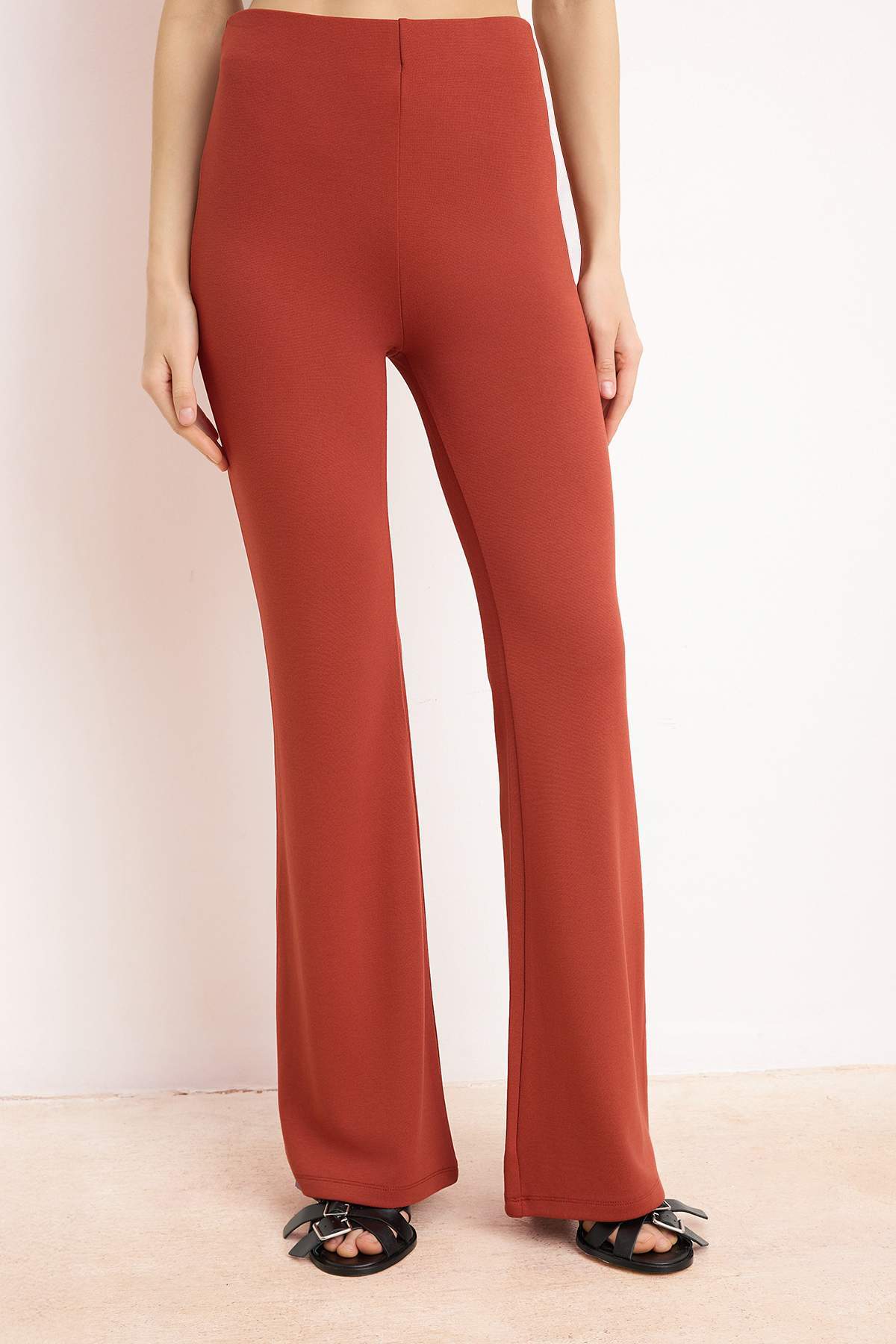 Trendyolmilla  Kiremit Fitted/Vücuda Oturan Kalın Askılı Kolsuz İnterlok Örme Alt-Üst Takım TWOSS26AU00088 - Görsel 3