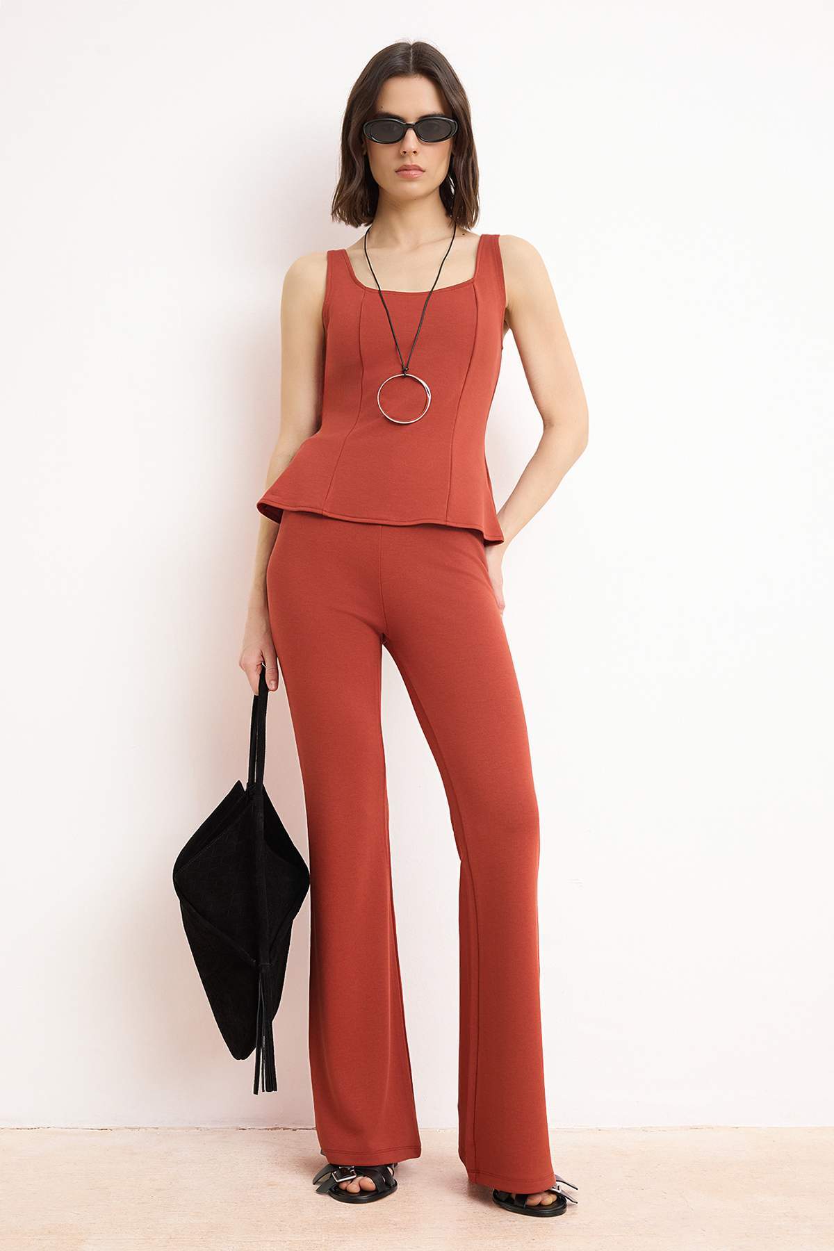 Trendyolmilla  Kiremit Fitted/Vücuda Oturan Kalın Askılı Kolsuz İnterlok Örme Alt-Üst Takım TWOSS26AU00088 - Görsel 2