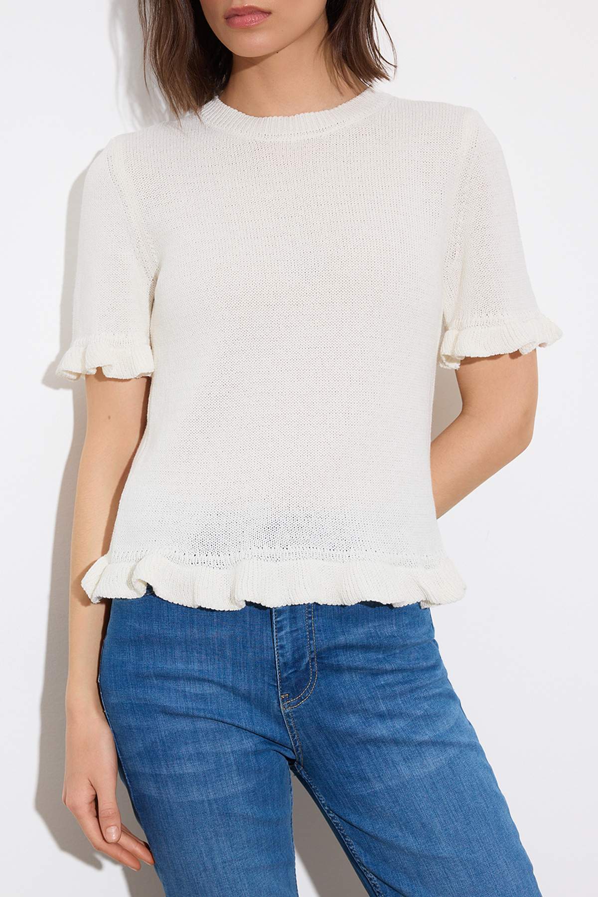 Trendyolmilla  Limited Edition Ekru Fırfır Detaylı Bisiklet Yaka Triko Bluz TWOSS26BZ00135 - Görsel 5