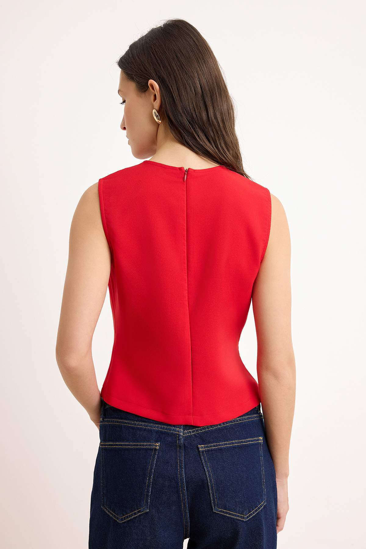 Trendyolmilla  Kırmızı Düğme Detaylı Önü Dikişli Dokuma Bluz TWOSS26BZ00412 - Görsel 4