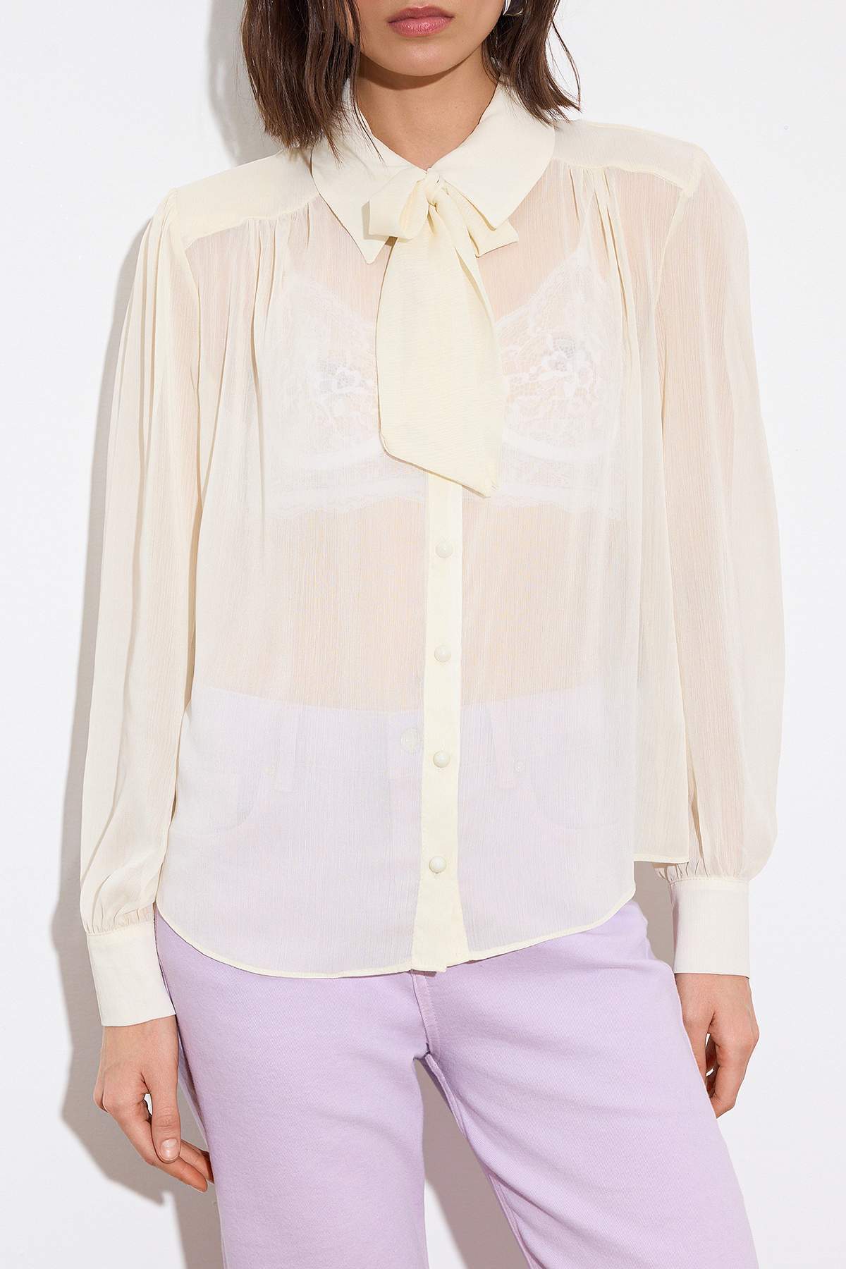 Trendyolmilla  Limited Edition Krem Vatka ve Fular Detaylı Transparan Şık Dokuma Gömlek TWOSS26GO00067 - Görsel 4