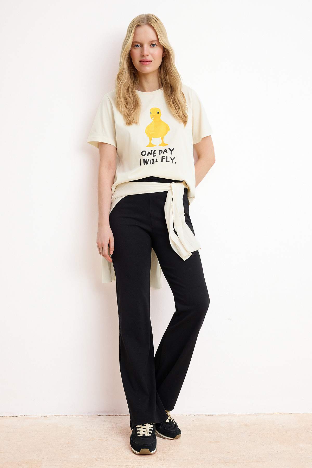 Trendyolmilla  Taş Baskılı Regular/Normal Kalıp Kısa Kollu Tok %100 Pamuk Örme T-Shirt TWOSS26TS00091 - Görsel 2