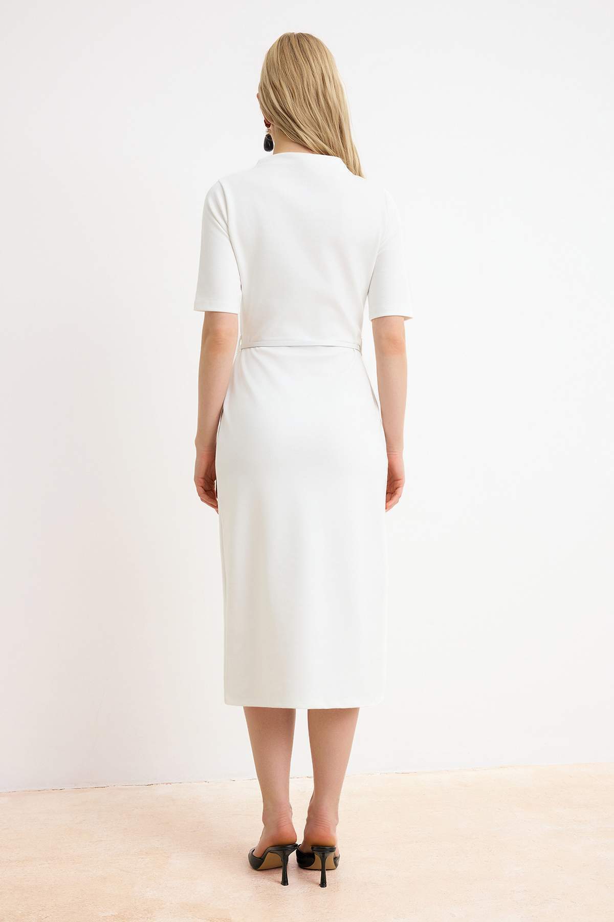 Trendyolmilla  Ekru Düz Kemerli Midi Örme Elbise TWOAW26EL00145 - Görsel 4