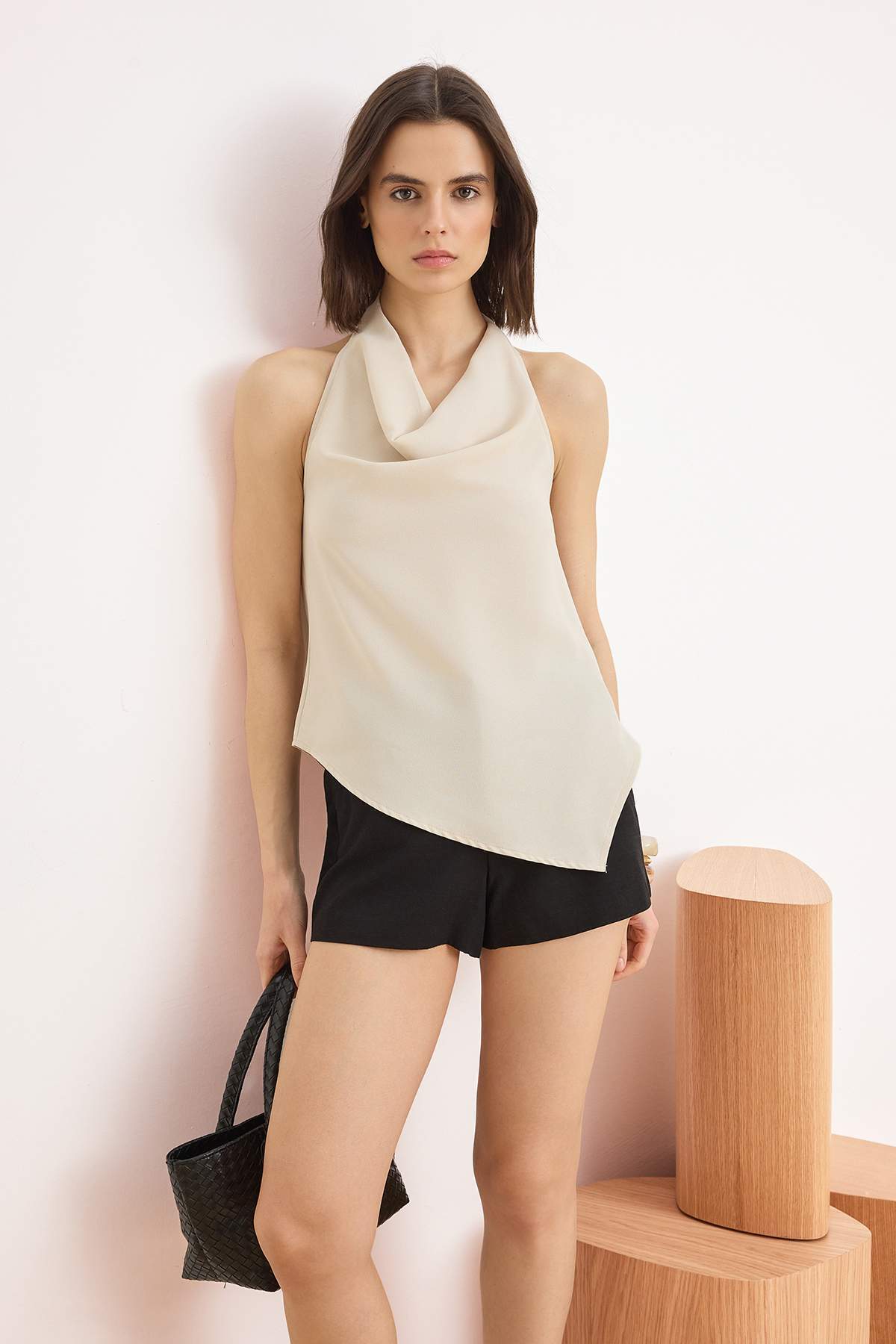 Trendyolmilla  Bej Degaje Yaka Sırt Dekolteli Dokuma Krep Bluz TWOSS26BZ00408