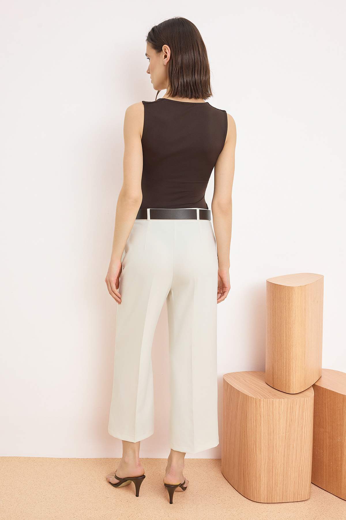 Trendyolmilla  Taş Culotte Kalıp Kemerli Pantolon TWOSS26PL00072 - Görsel 4