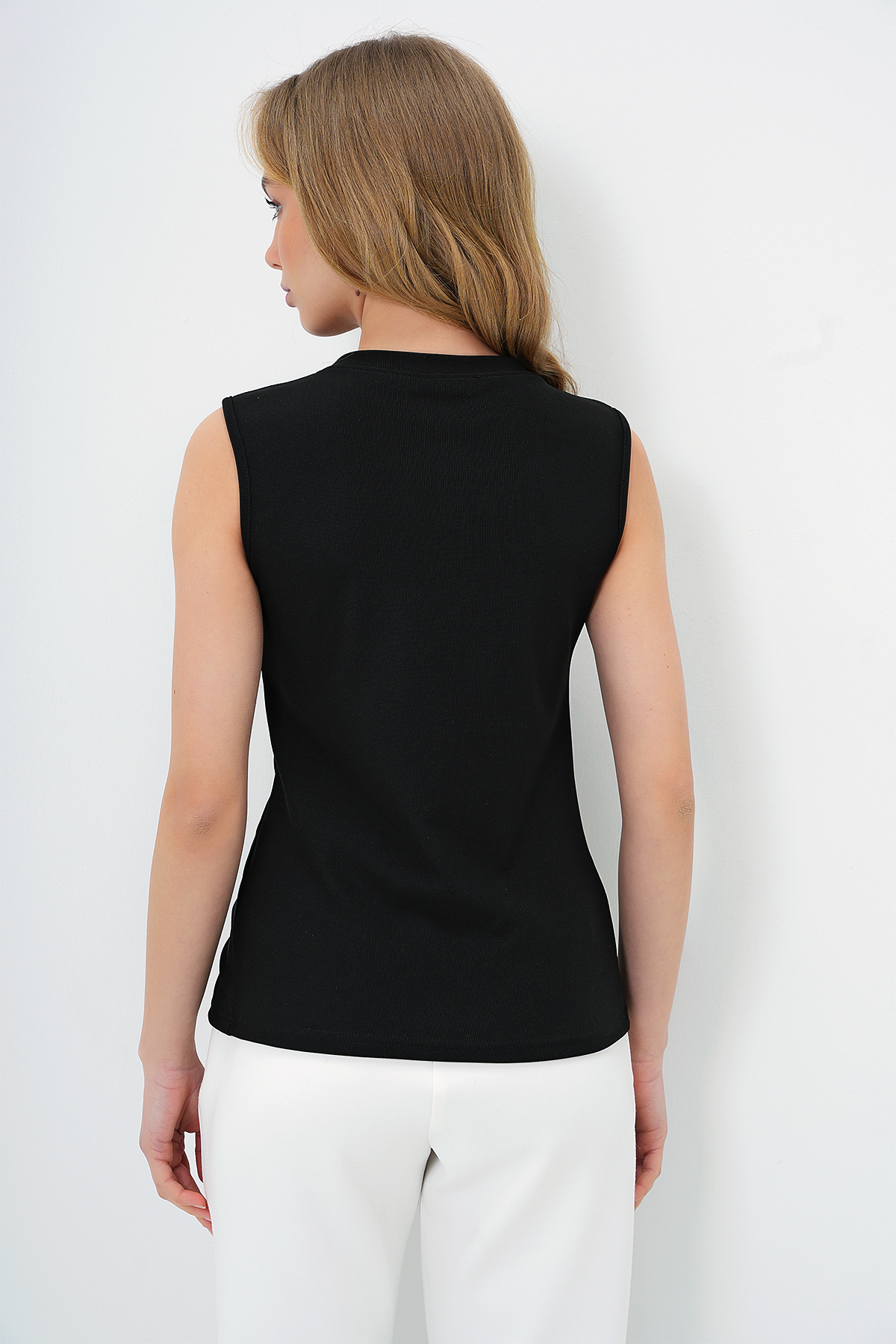 Trend Alaçatı Stili  Siyah Bisiklet Yaka Gold Düğmeli Ottoban Bluz ALC-X13729 - Görsel 6