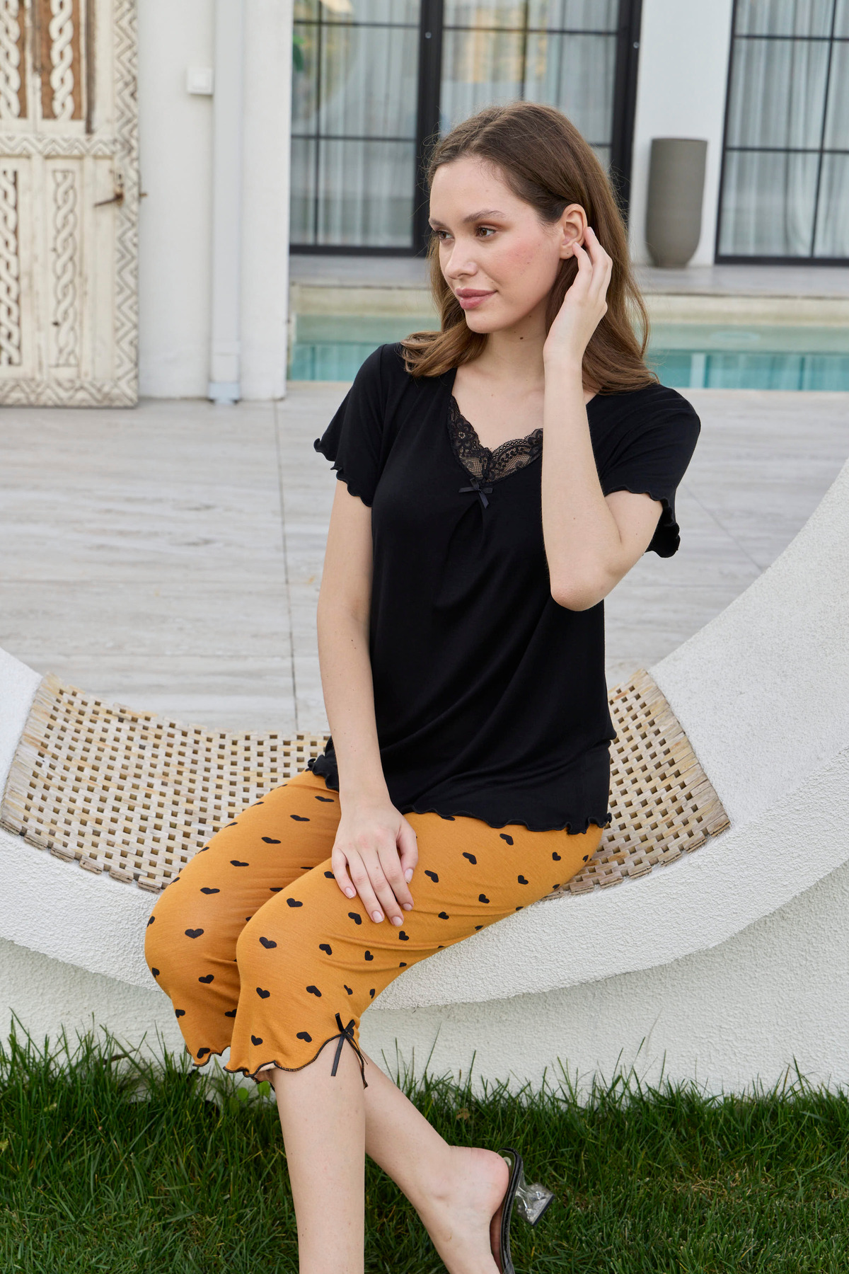 Black Ring Viscose Lace Detailed Short Sleeve Capri Pajamas Set