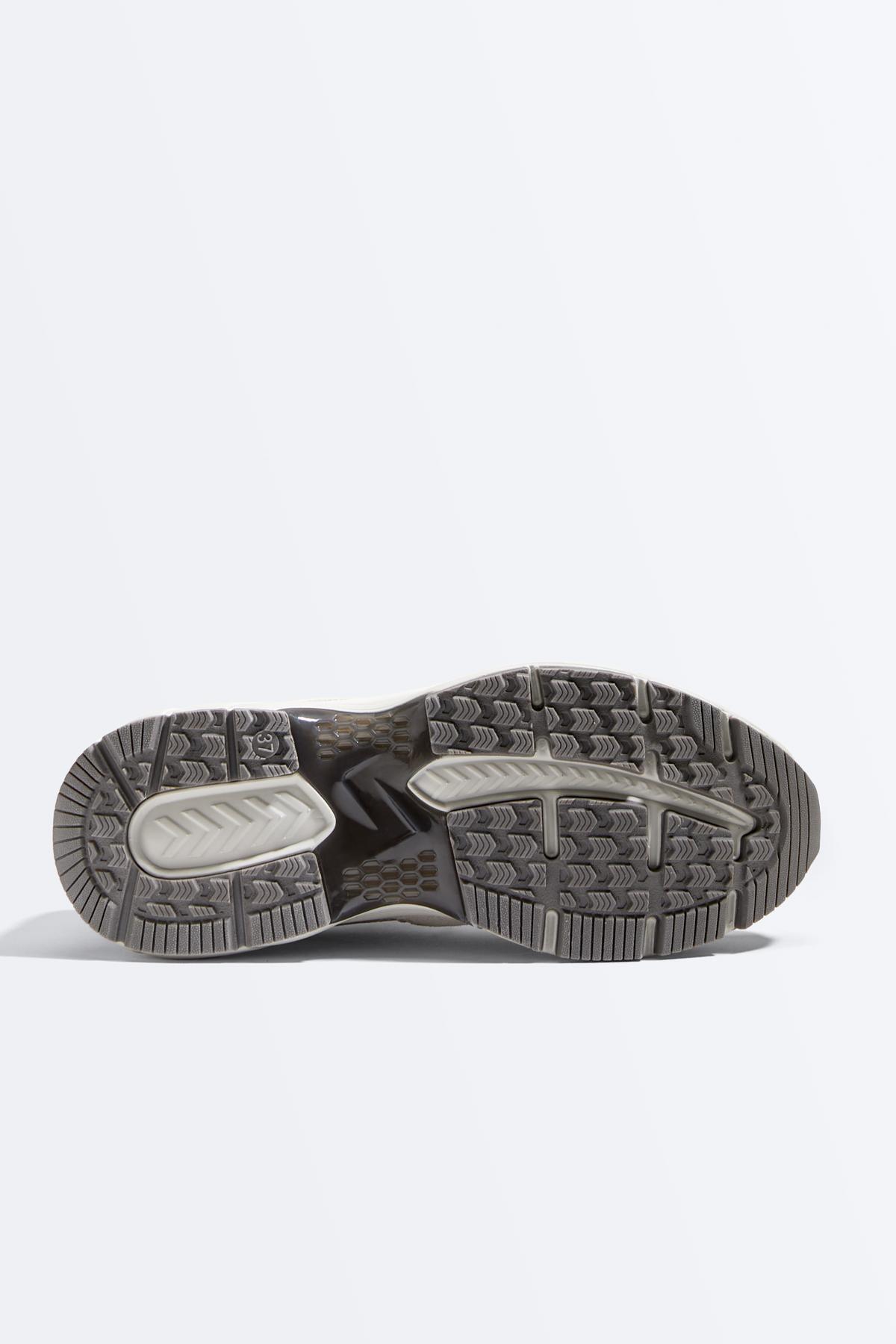 Oysho  Süet running tarzı spor ayakkabı - Görsel 7