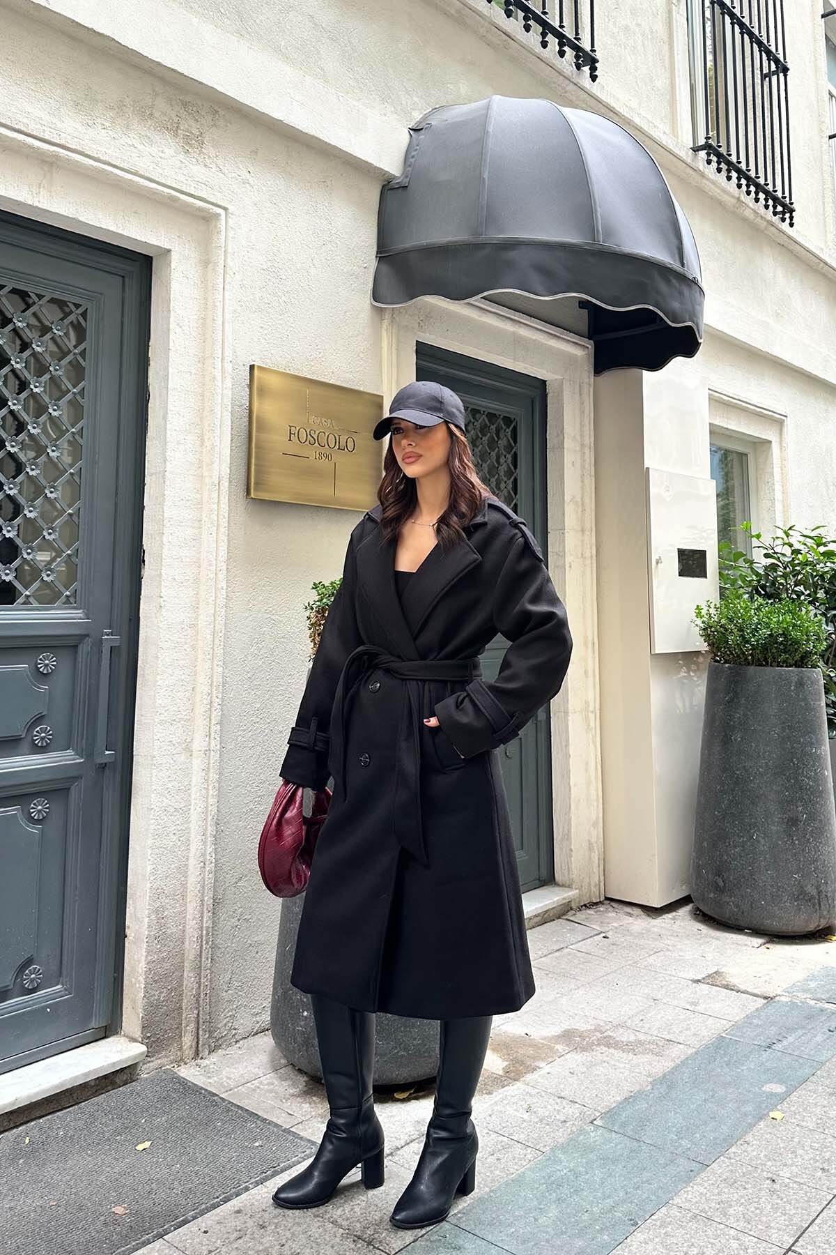 Genel Markalar  Kadın siyah oversize geniş kalıp kumaş kaşe kaban X-NBMYLK26 - Görsel 4