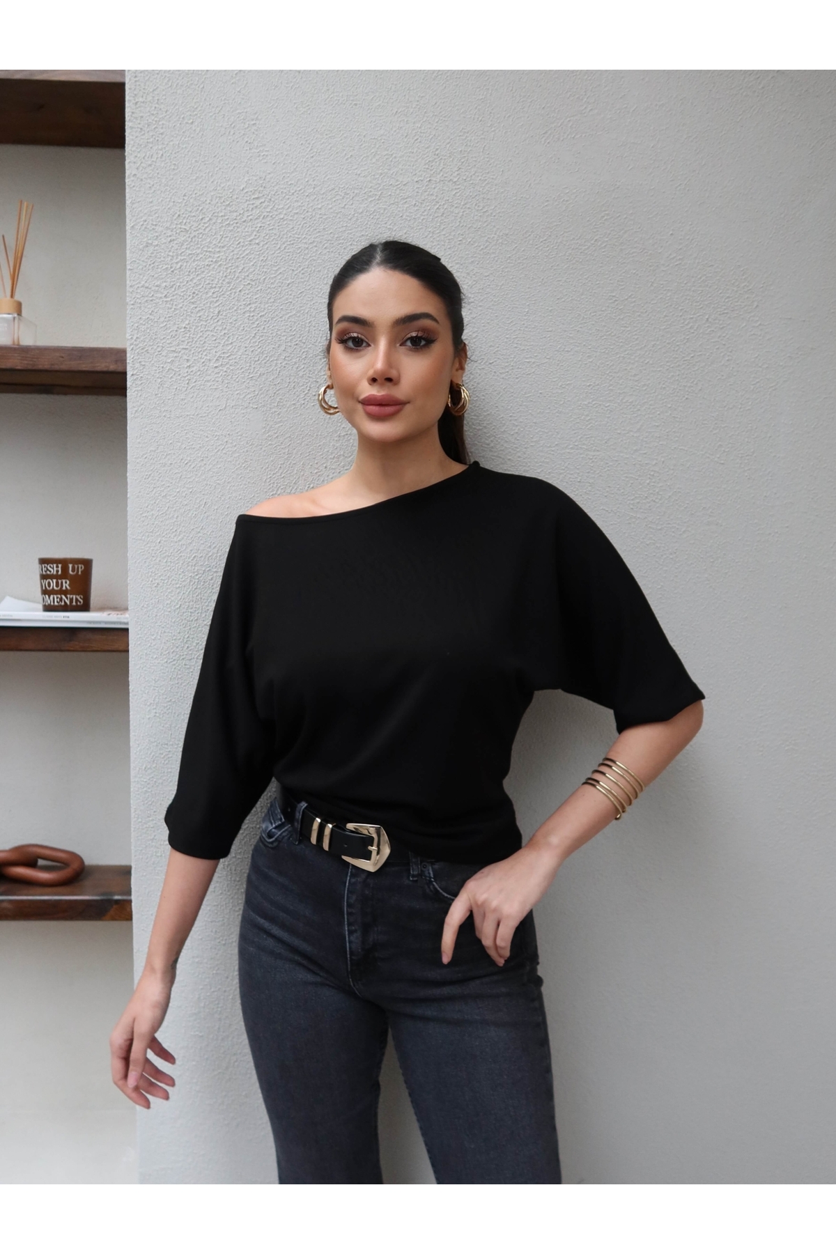 ESRAHELVACI  Kayık Yaka Düz Tshirt - Görsel 2