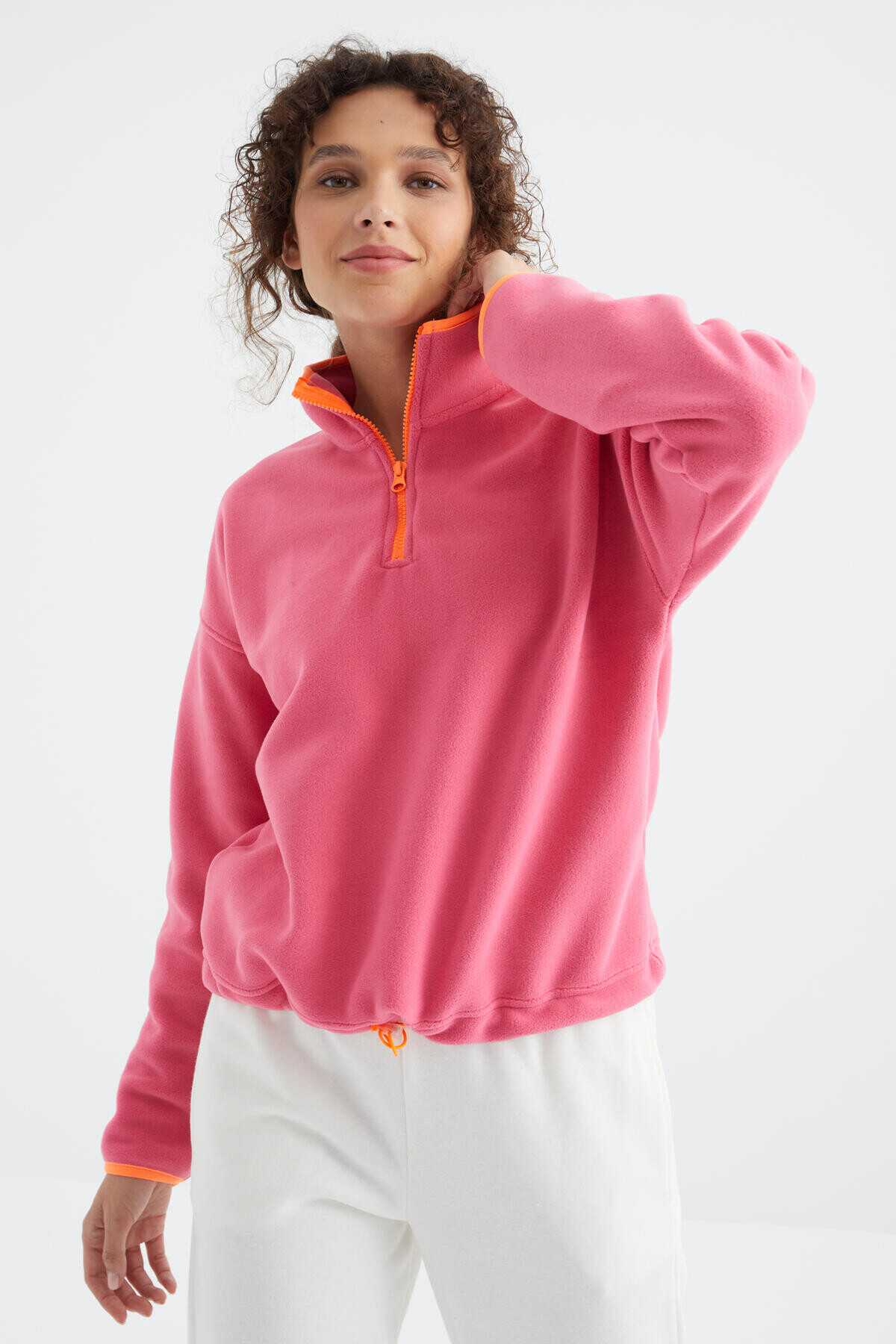 TOMMY LIFE Şeker Pembe Yarım Fermuar Etek Ucu Büzgülü Dik Yaka Standart Kalıp Kadın Polar Sweatshirt - 97234 görsel 3