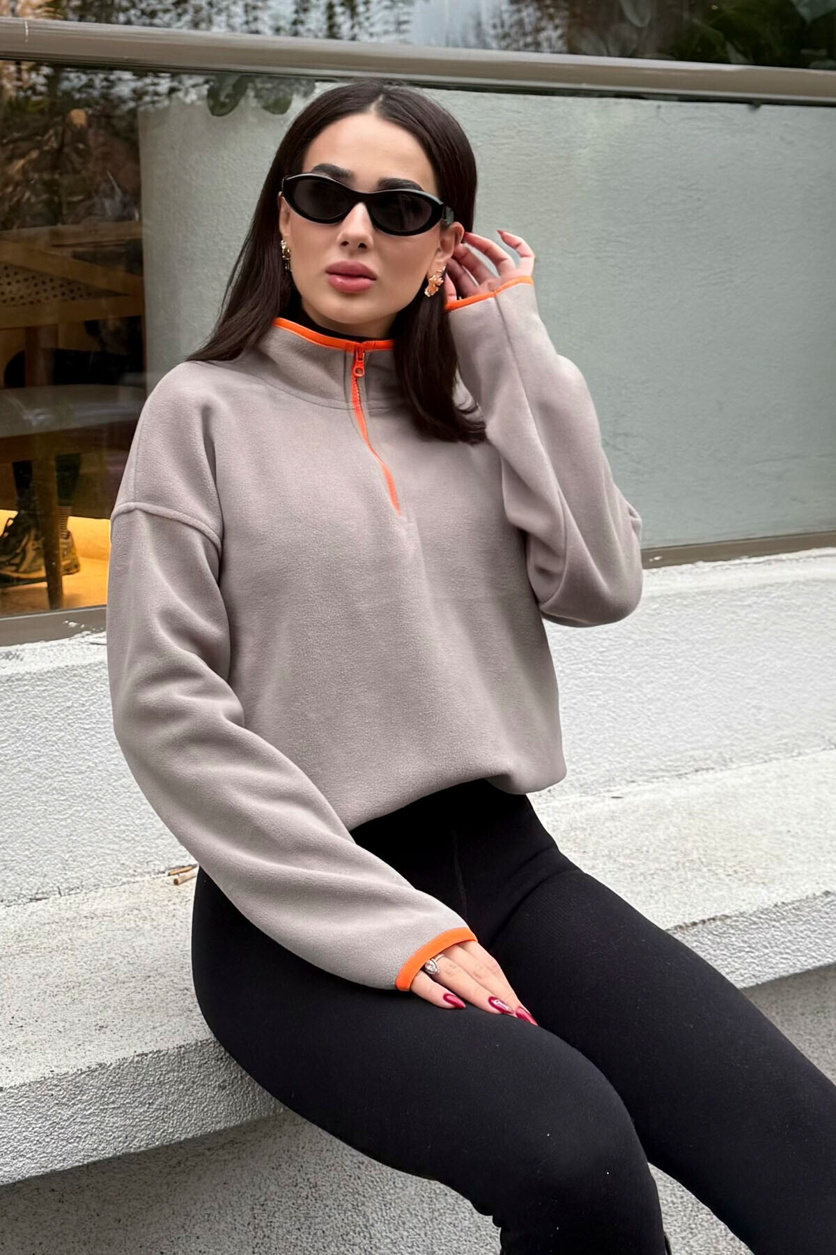 TOMMY LIFE Koyu Bej Yarım Fermuar Etek Ucu Büzgülü Dik Yaka Standart Kalıp Kadın Polar Sweatshirt - 97234 görsel 5