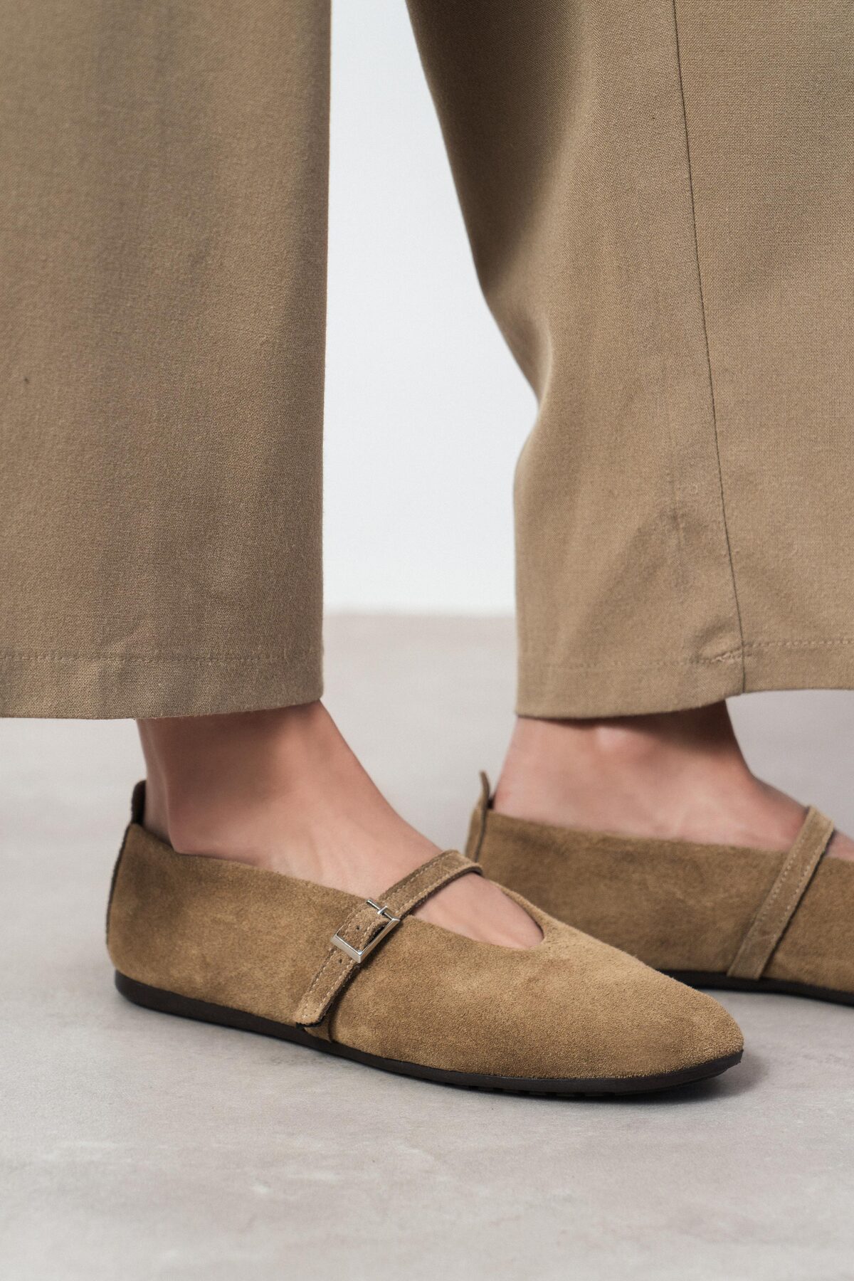 NİŞANTAŞI SHOES  Mera Rome Bej Süet Toka Detay Hakiki Deri Toka Detay Düz Taban Kadın Babet - Görsel 8