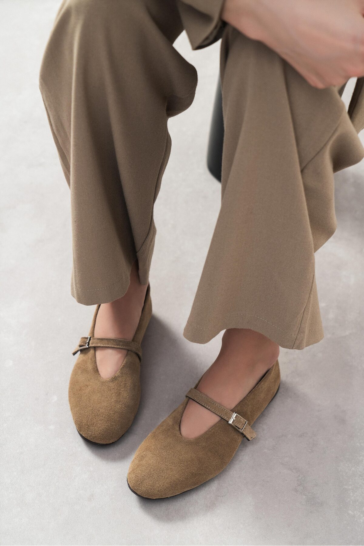 NİŞANTAŞI SHOES  Mera Rome Bej Süet Toka Detay Hakiki Deri Toka Detay Düz Taban Kadın Babet