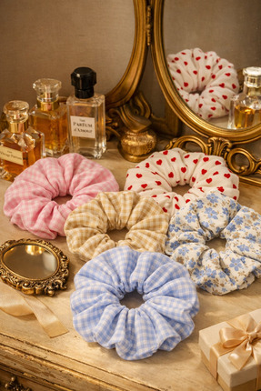 SEZİNİN TAKI DÜKKANI 5 li Karışık desenli pamuklu kumaş lastikli kadın toka