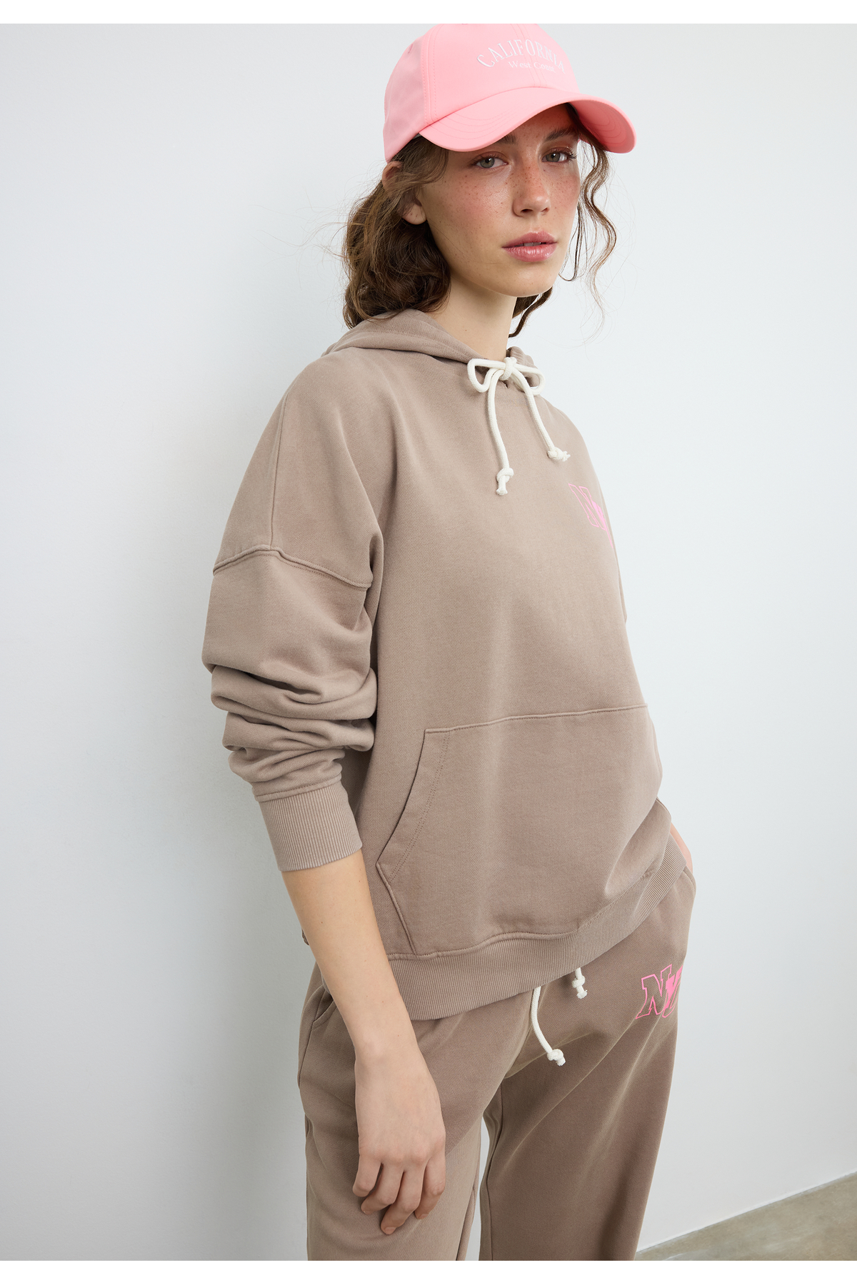 Stradivarius  Pozisyonel yıkanmış efektli kapüşonlu sweatshirt - Görsel 4
