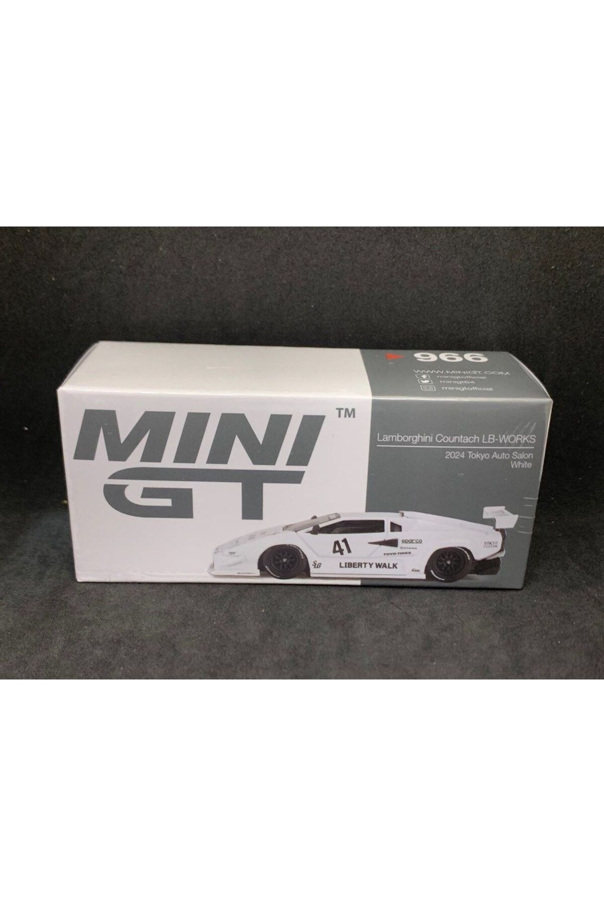 HOT WHEELS Mini GT 1/64 Lamborghini Countach LB-WORKS White 2024